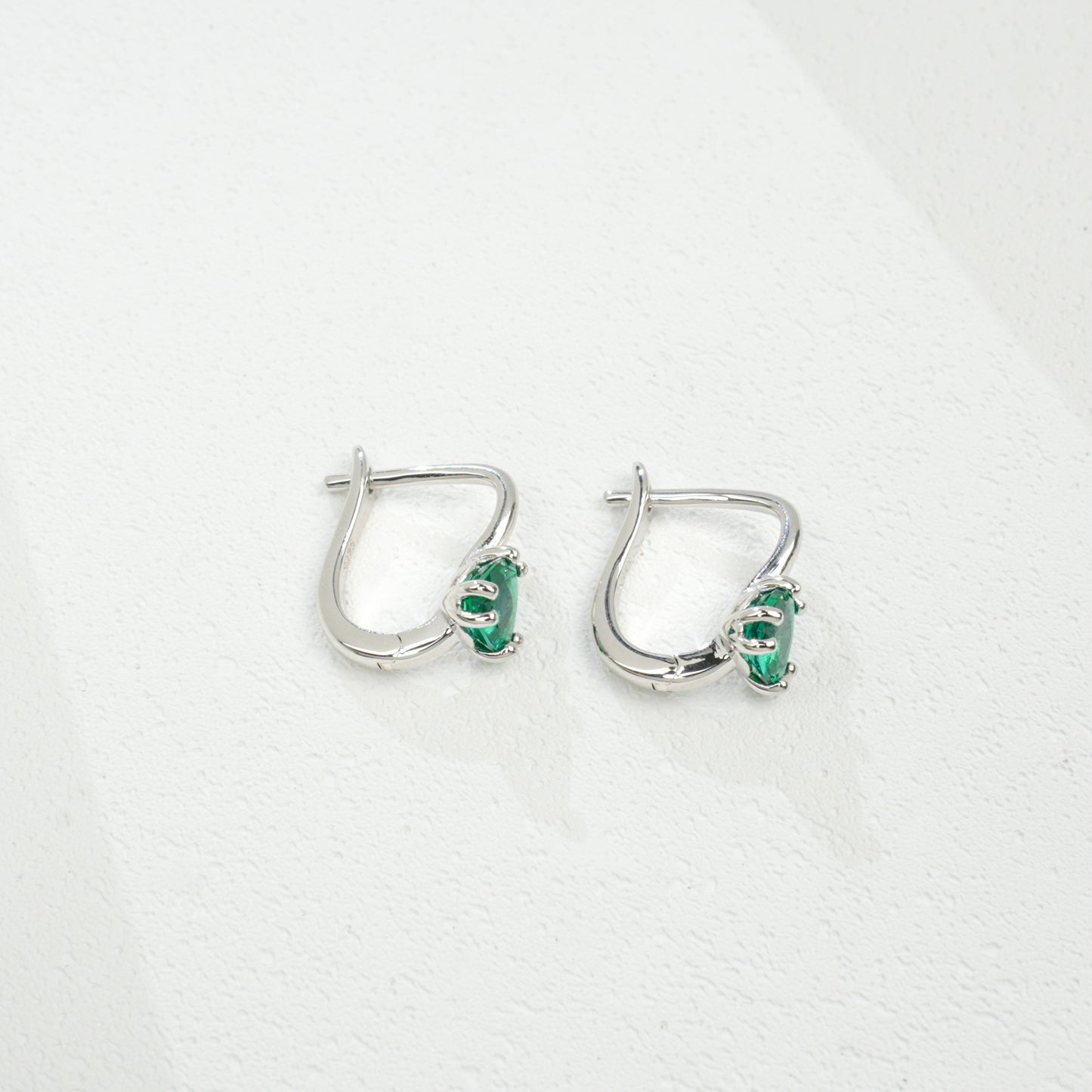 S925 Silver Triangle Lab Emerald Ear Cuff, Simple Green Gemstone - Photo 4