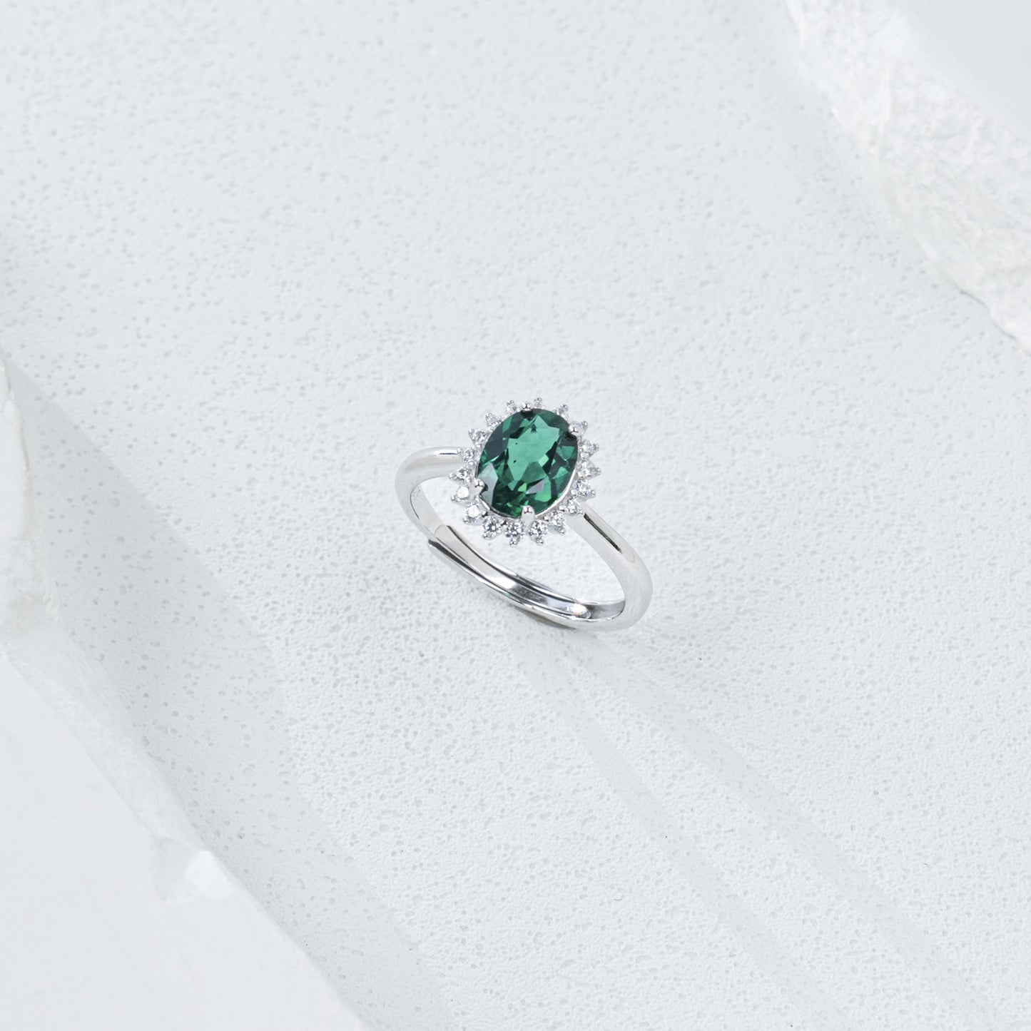 S925 Silver Oval Emerald Open Ring, Classic Halo Design - Photo 4
