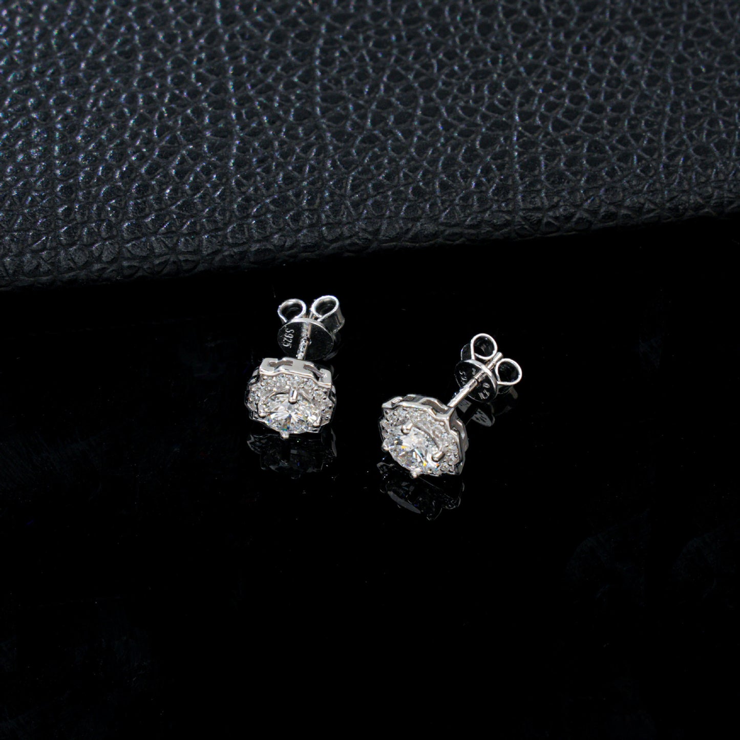 925 Silver Scalloped Square Halo 4-Claw Stud Earrings, Full Diamond Versatile - Photo 4