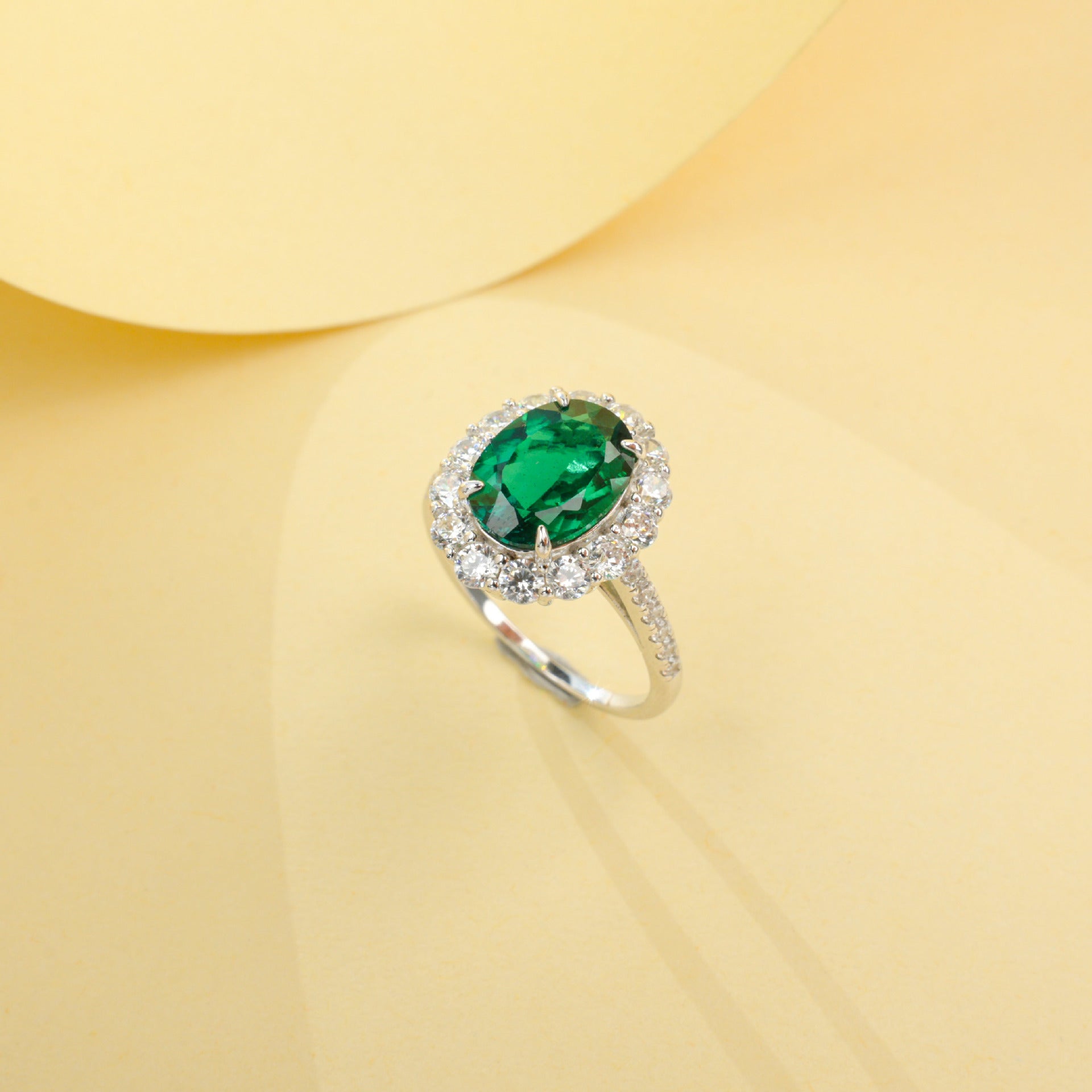 S925 Sterling Silver Lab Emerald Oval Ring, Elegant Versatile for Women - Photo 4