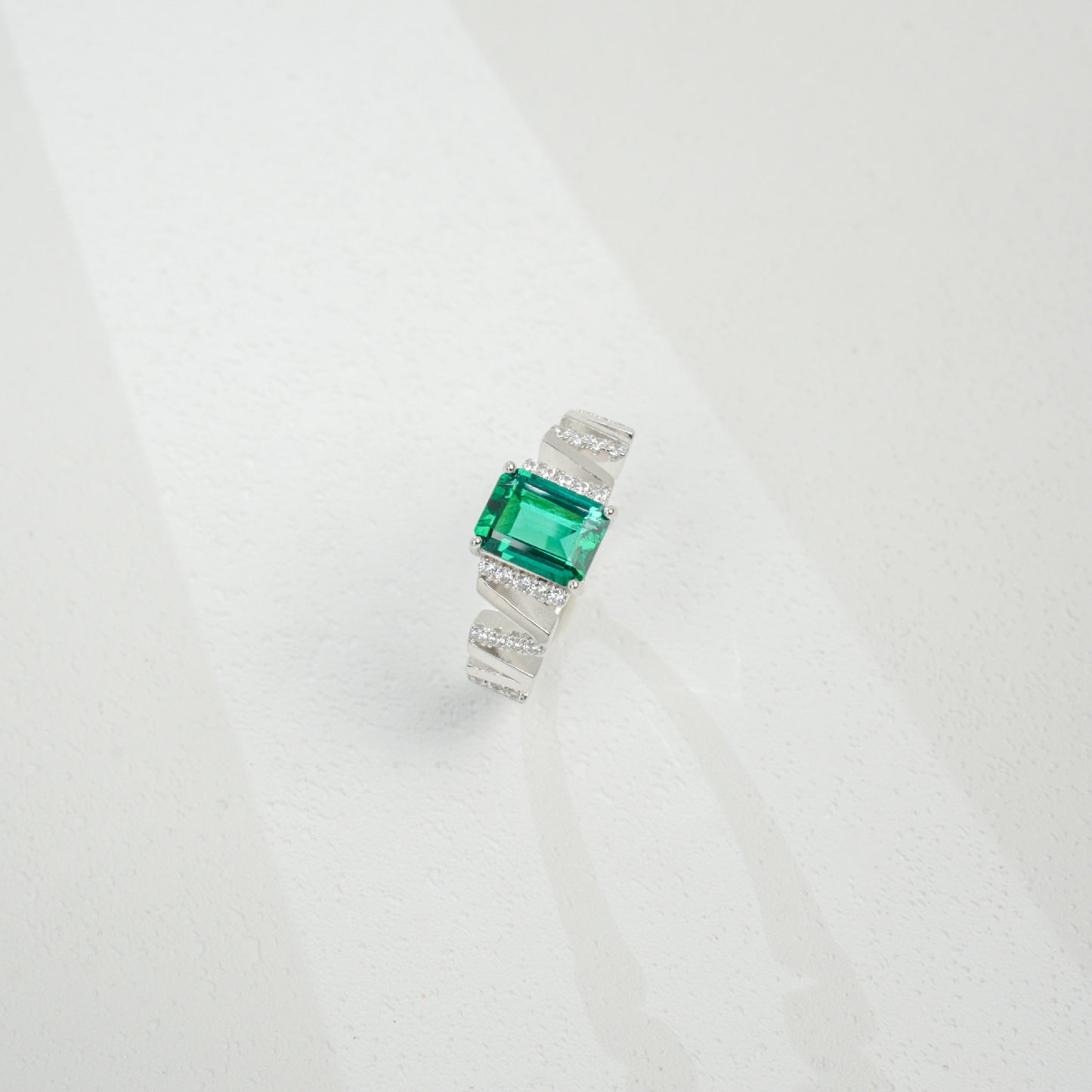 S925 Sterling Silver Lab Emerald Ring, Simple Bold Design - Photo 2
