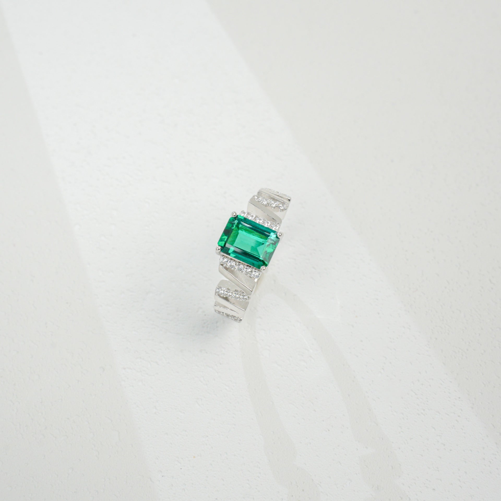 S925 Sterling Silver Lab Emerald Ring, Simple Bold Design - Photo 2