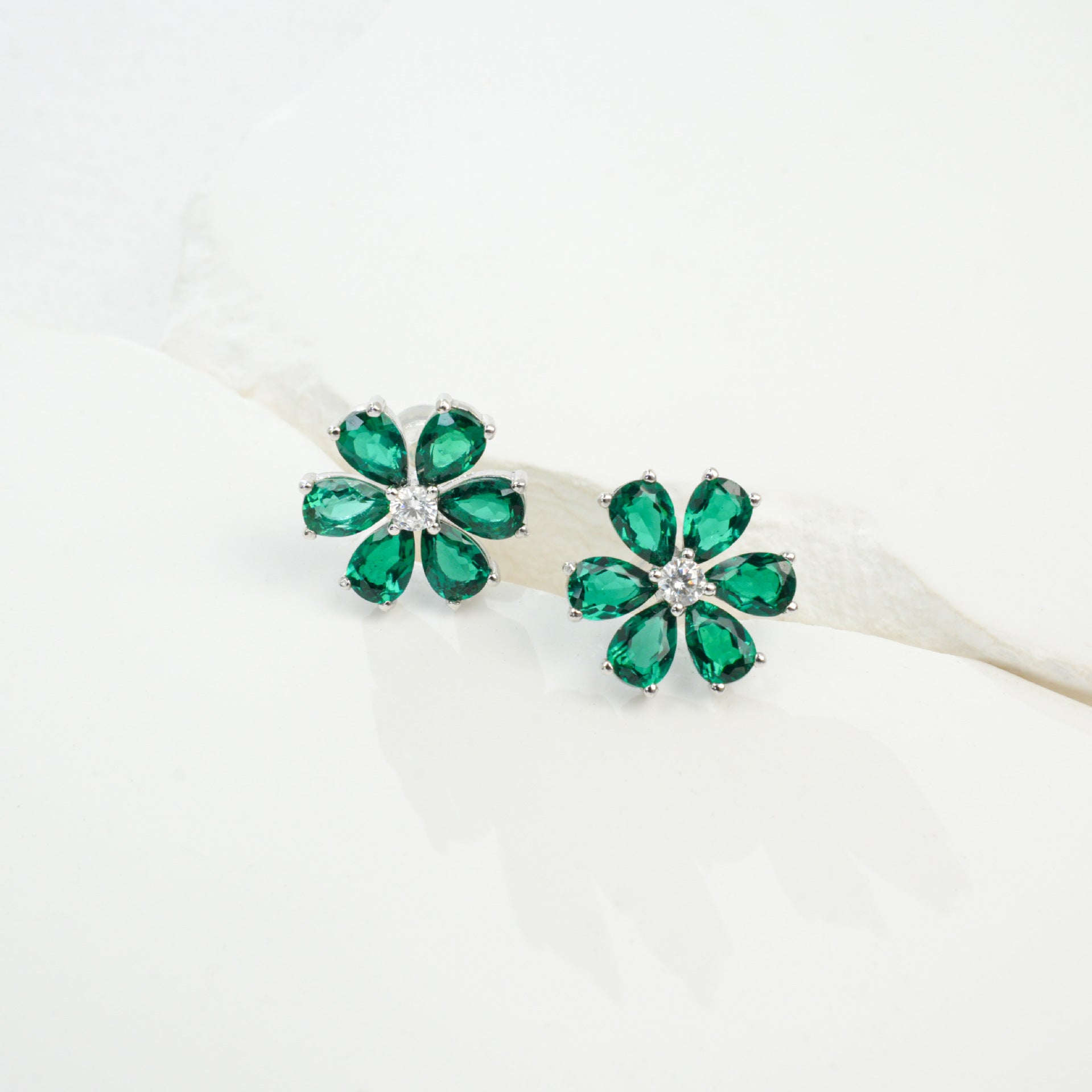 925 Sterling Silver Lab Emerald Flower Stud Earrings for Women, Cute Premium - Photo 2