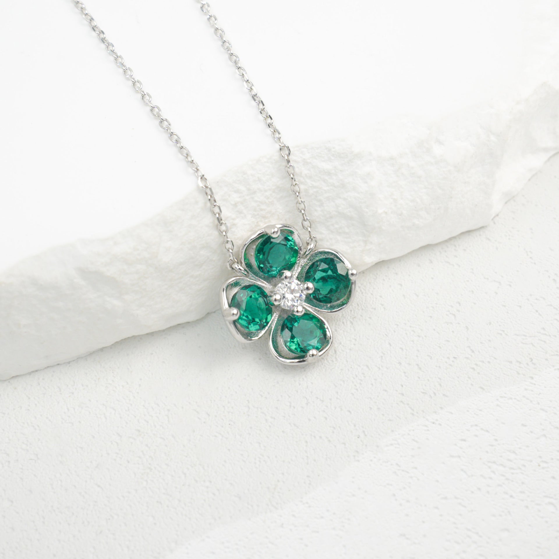 Lucky Four-Leaf Clover Emerald Silver Necklace, Versatile Birthday Valentines - Photo 2