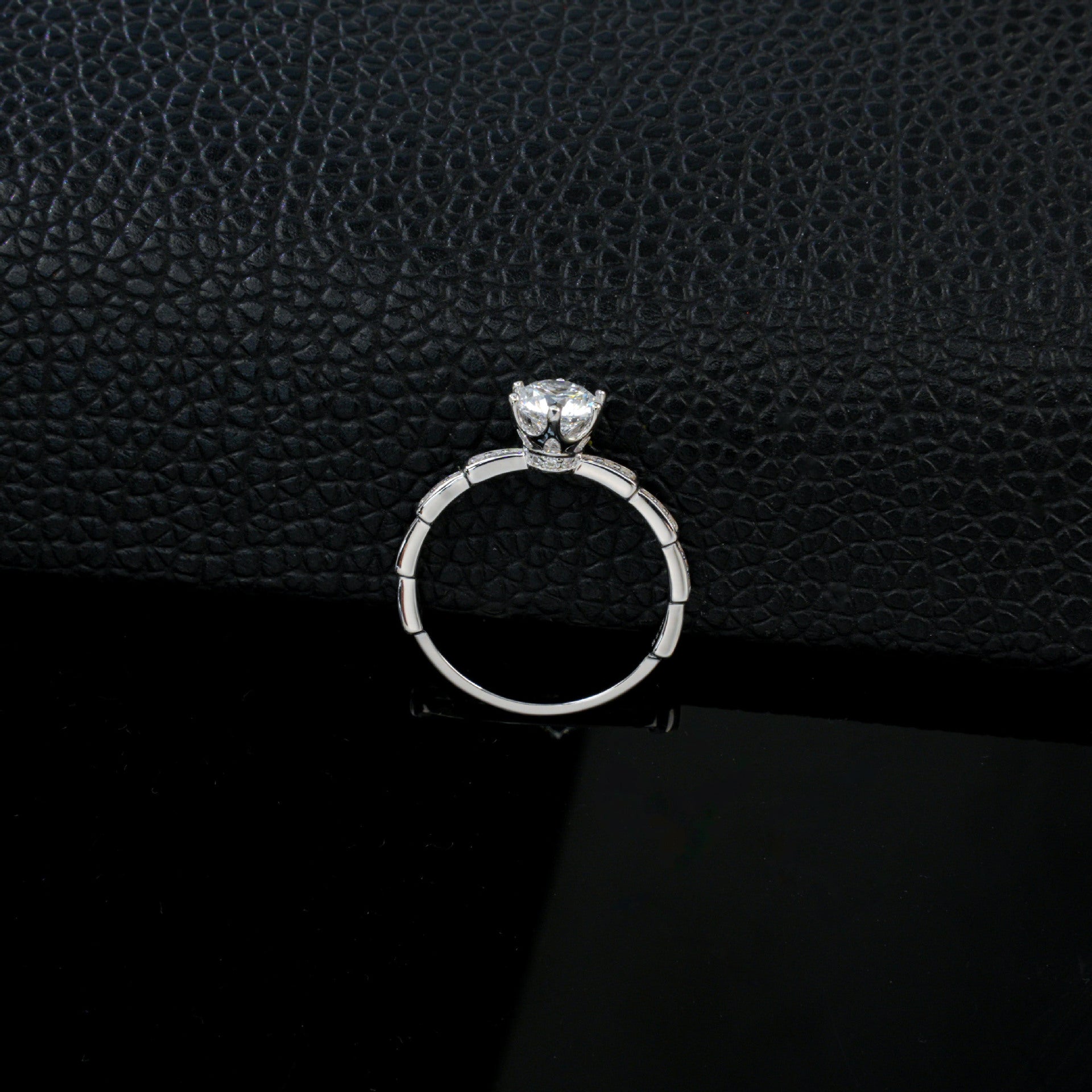 S925 Sterling Silver Lab Diamond Twist-Arm Ring - Photo 2