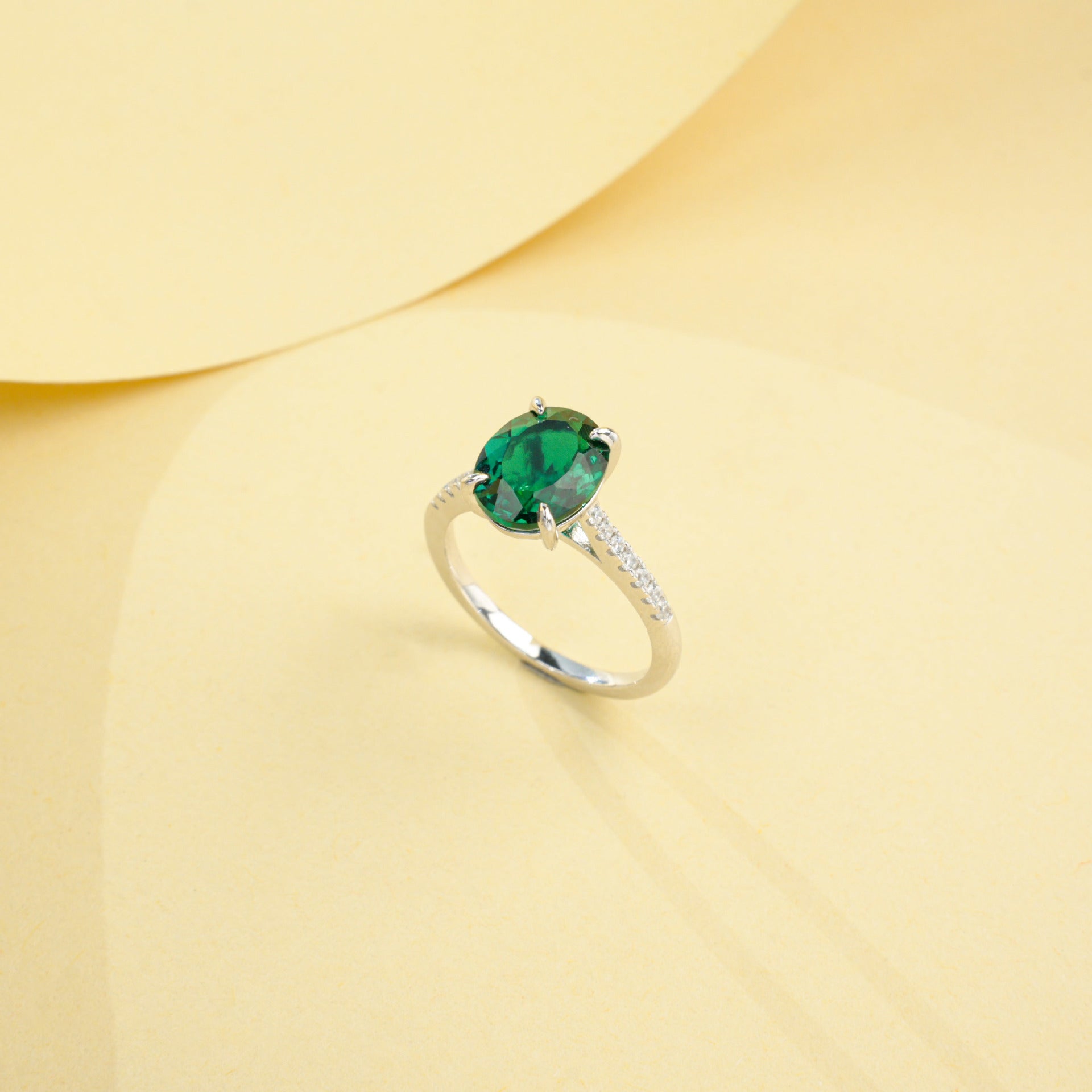 S925 Sterling Silver Lab Emerald Oval Four-Prong Ring, for Women - Photo 3