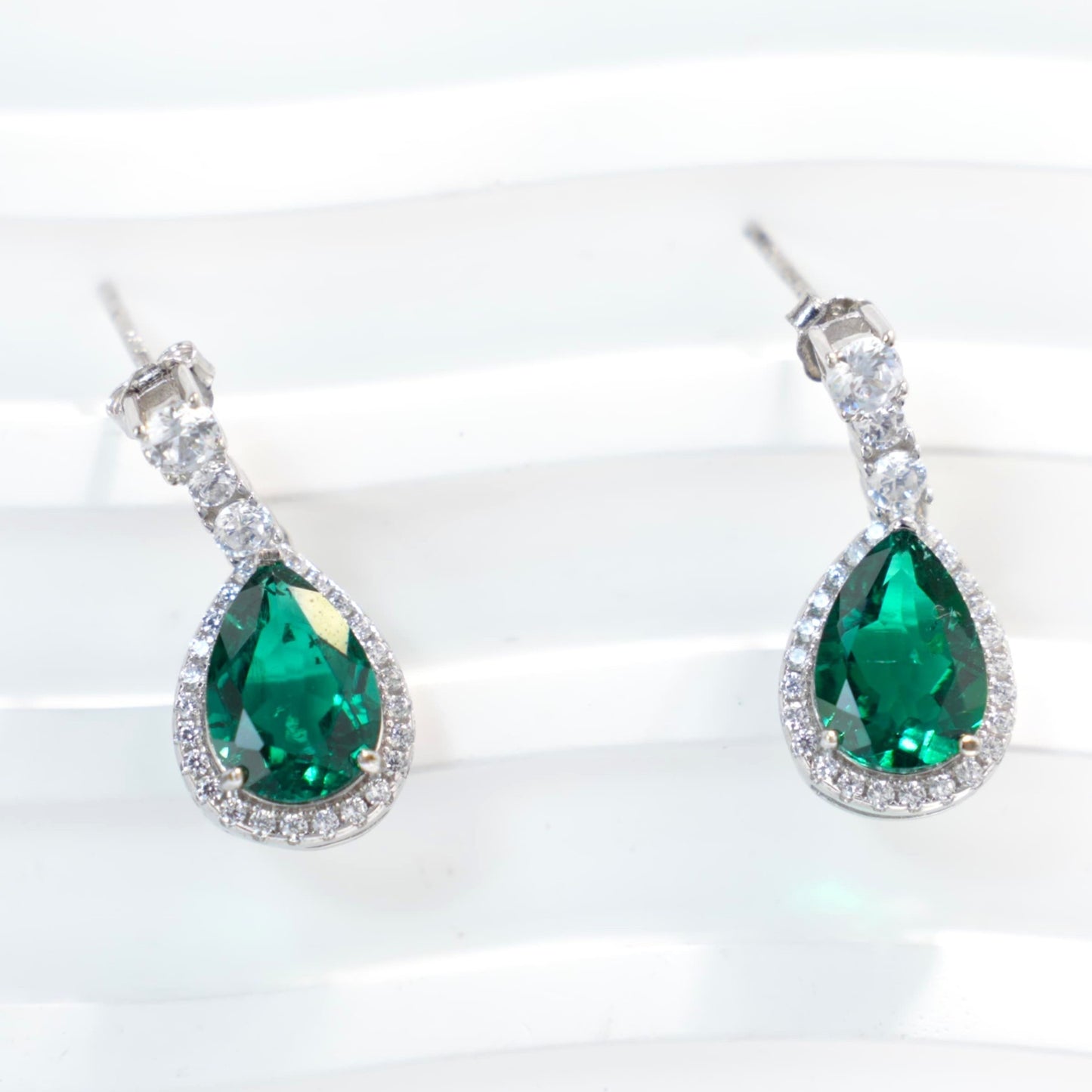 S925 Silver Teardrop Lab Emerald Diamond Halo Earrings, Evening Wedding Elegant - Photo 2