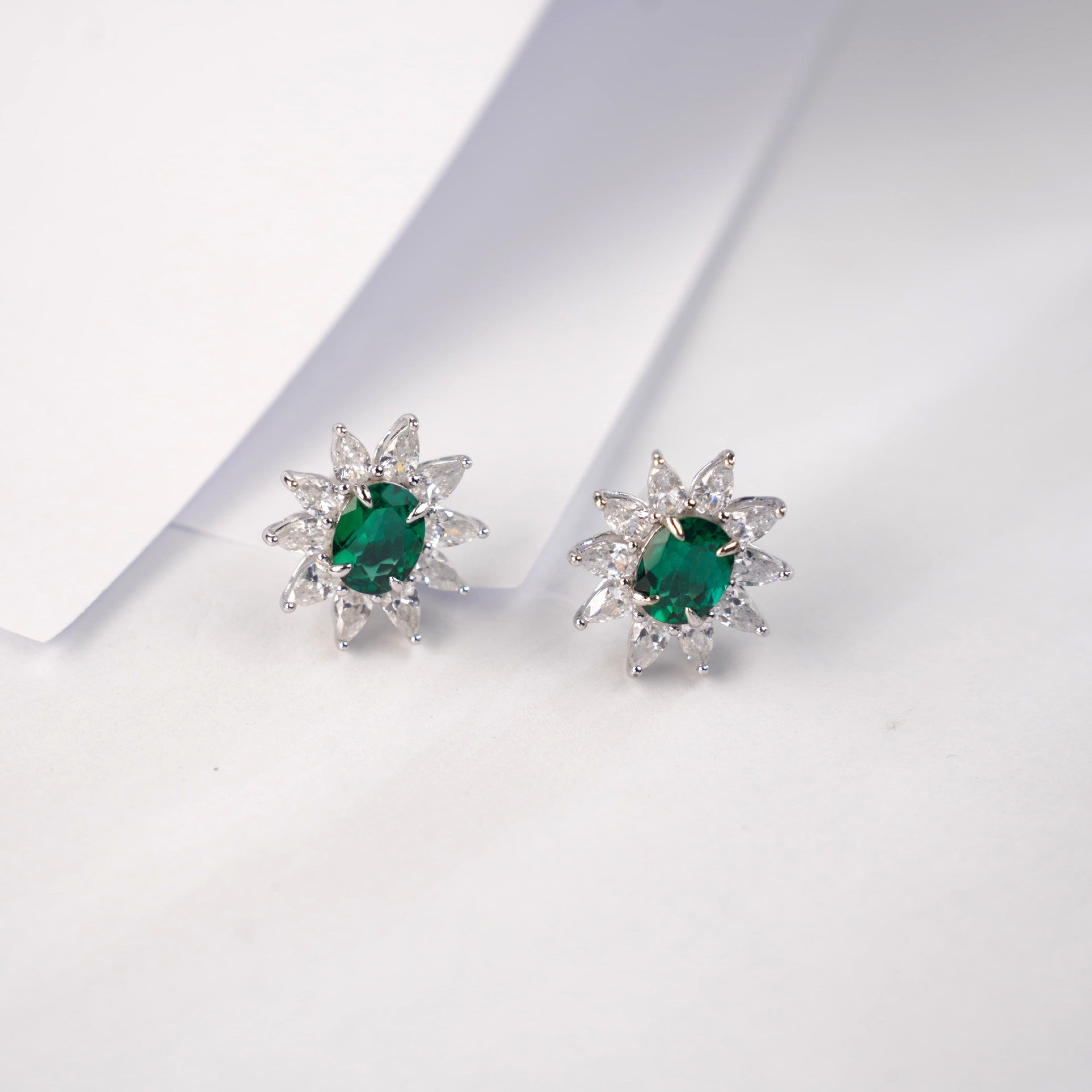 925 Sterling Silver Lab Emerald Sunflower Stud Earrings, Vintage - Photo 4