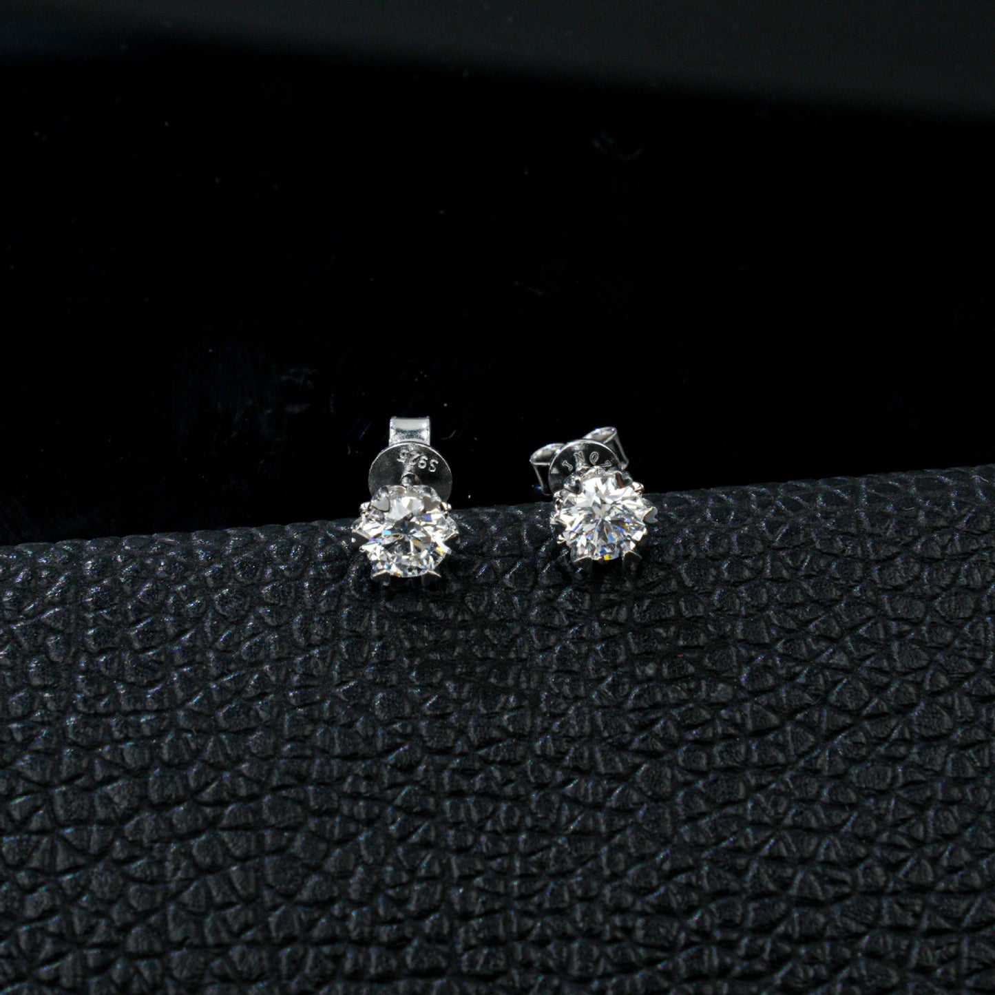 S925 Silver Sunflower Heart Prong Round Stone Stud Earrings, Simple Solitaire Earrings - Photo 2