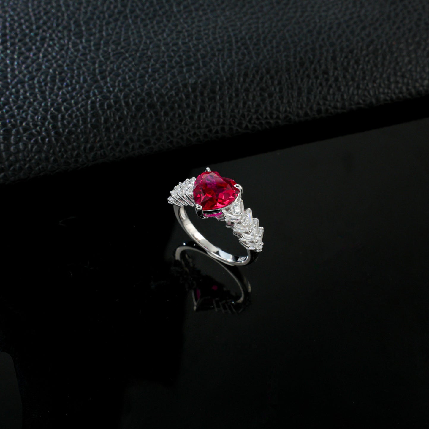 S925 Sterling Silver Lab Pigeon Blood Ruby Heart Pave Closed Ring, Engagement Premium for Women - Photo 3