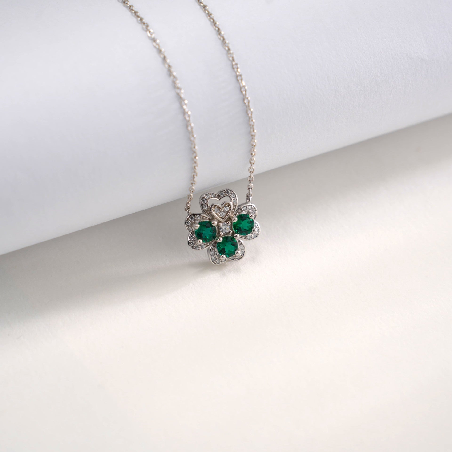 S925 Sterling Silver Lab Emerald Four-Leaf Clover Necklace, Fresh Versatile - Photo 3