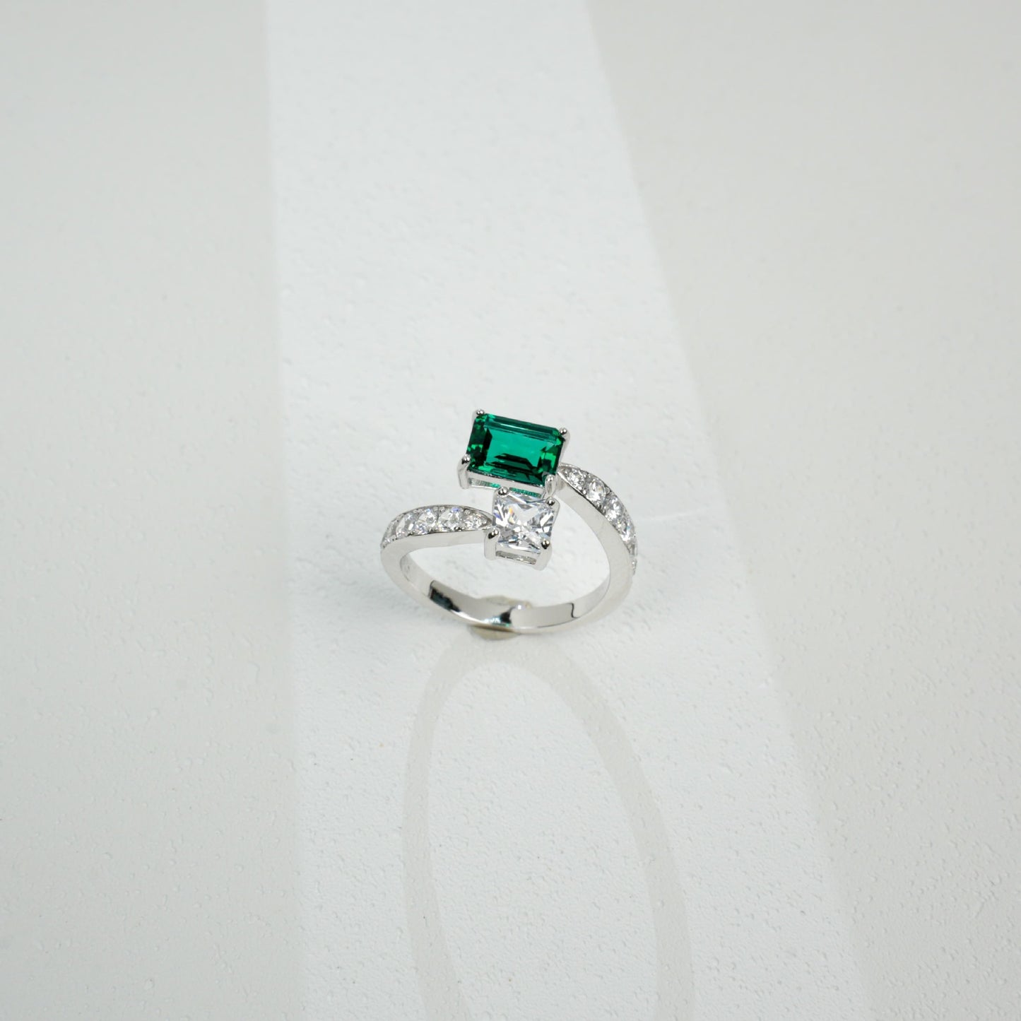 925 Sterling Silver Lab Emerald Cross-Arm Ring, Premium Versatile Bestie - Photo 2
