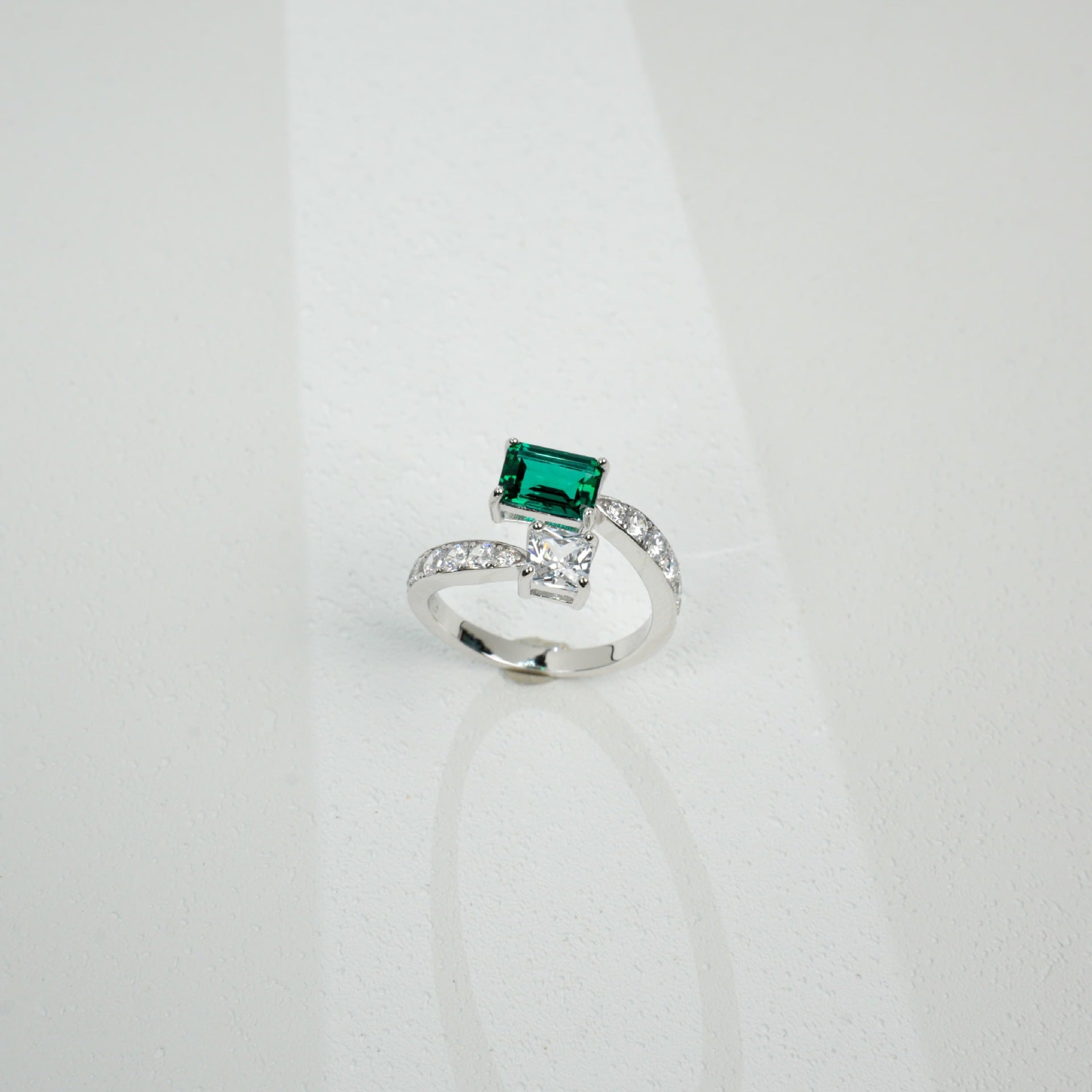 925 Sterling Silver Lab Emerald Cross-Arm Ring, Premium Versatile Bestie - Photo 2
