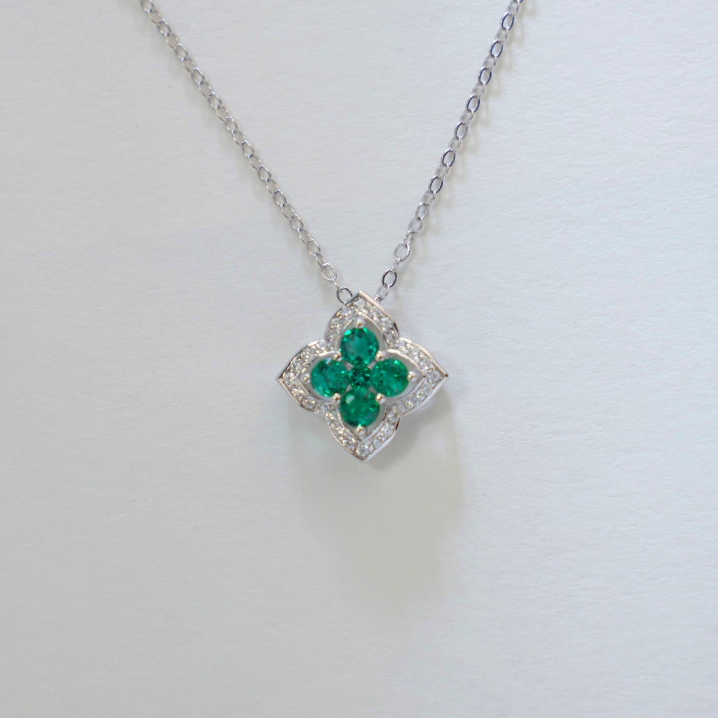 S925 Sterling Silver Lab Emerald Four-Leaf Clover Halo Pendant Necklace, Premium for Women - Photo 2