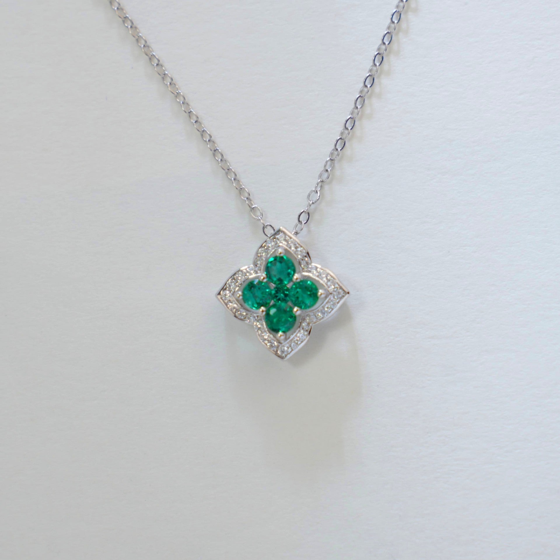 S925 Sterling Silver Lab Emerald Four-Leaf Clover Halo Pendant Necklace, Premium for Women - Photo 2