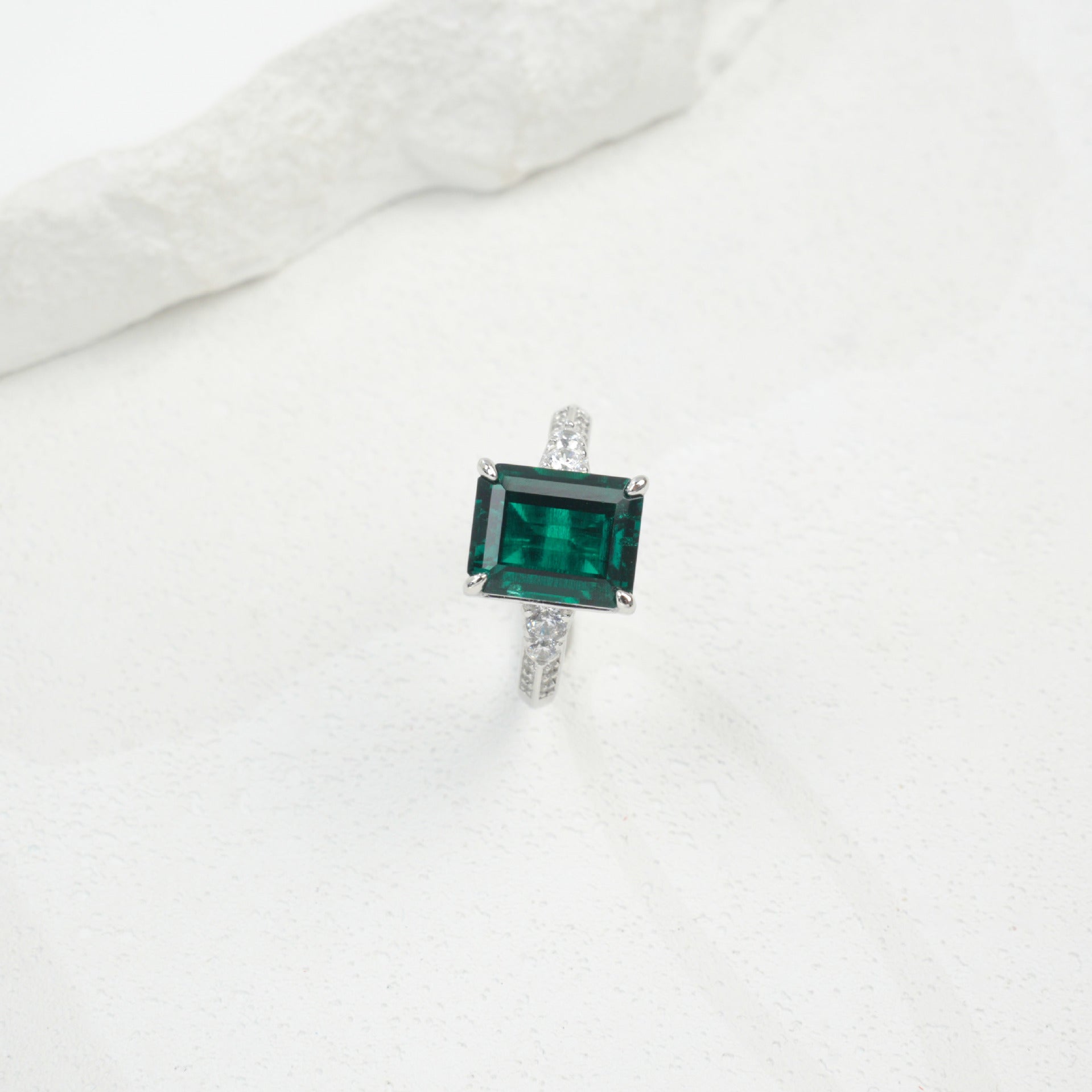 S925 Silver Lab Emerald Ring 4-Claw Side Diamond, Evening Wedding Gift - Photo 3
