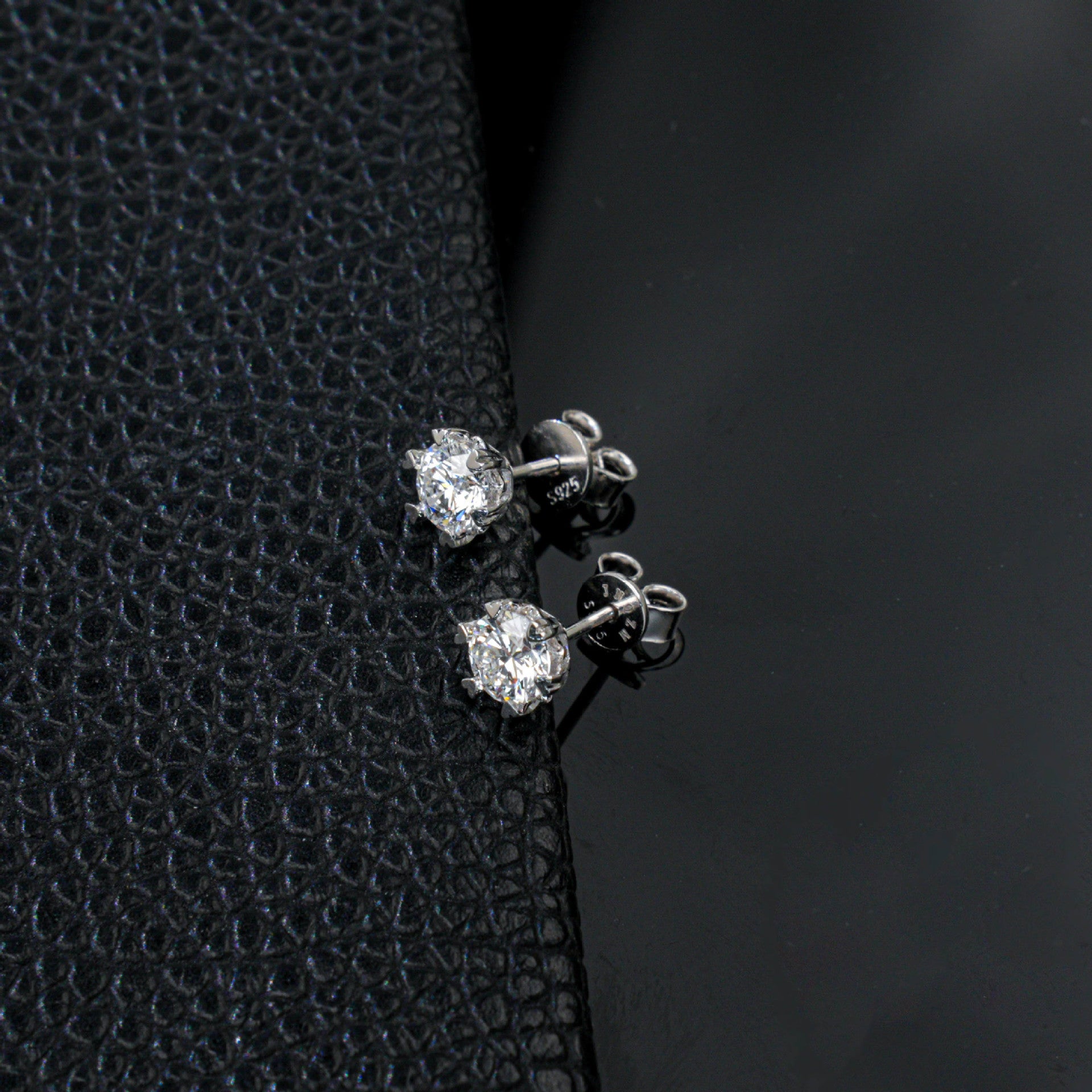 S925 Silver Sunflower Heart Prong Round Stone Stud Earrings, Simple Solitaire Earrings - Photo 3