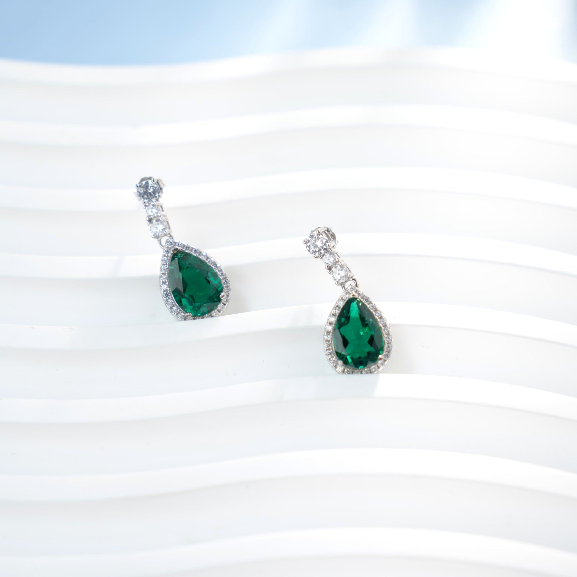 S925 Silver Teardrop Lab Emerald Diamond Halo Earrings, Evening Wedding Elegant - Photo 3