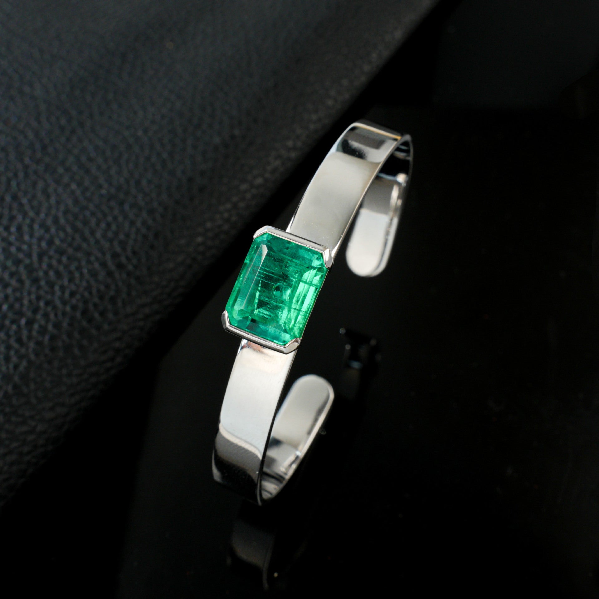 S925 Sterling Silver Lab Emerald Bangle, Premium Vintage Textured - Photo 4