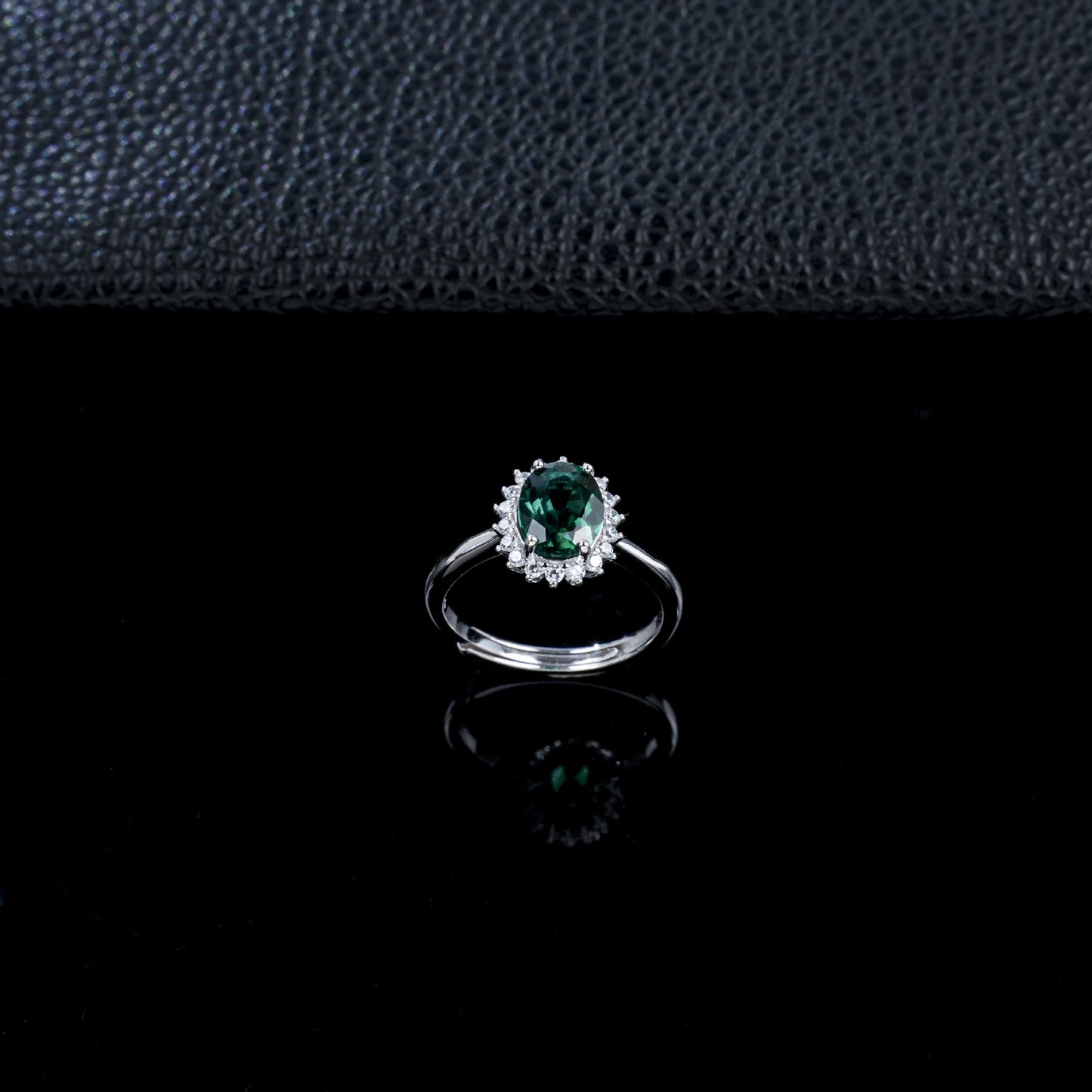 S925 Silver Oval Emerald Open Ring, Classic Halo Design - Photo 2