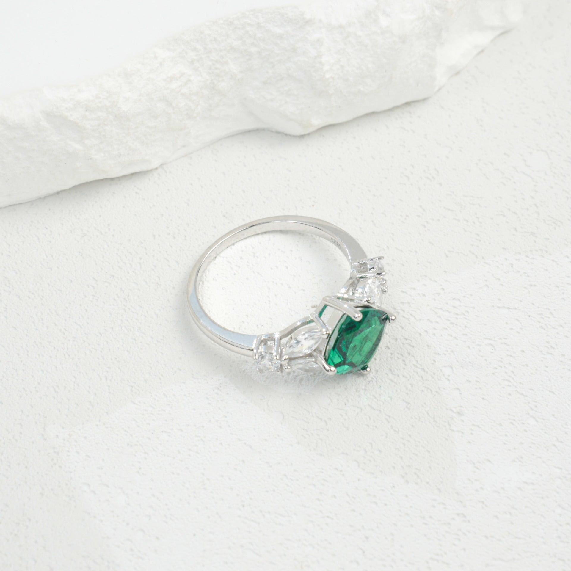 S925 Sterling Silver Lab Emerald Halo Ring, Premium Delicate Gift - Photo 4