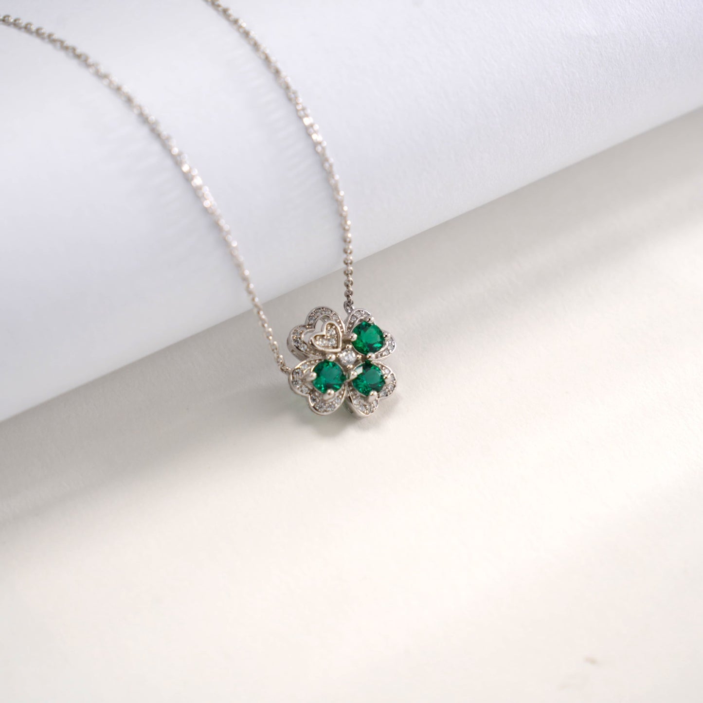 S925 Sterling Silver Lab Emerald Four-Leaf Clover Necklace, Fresh Versatile - Photo 2