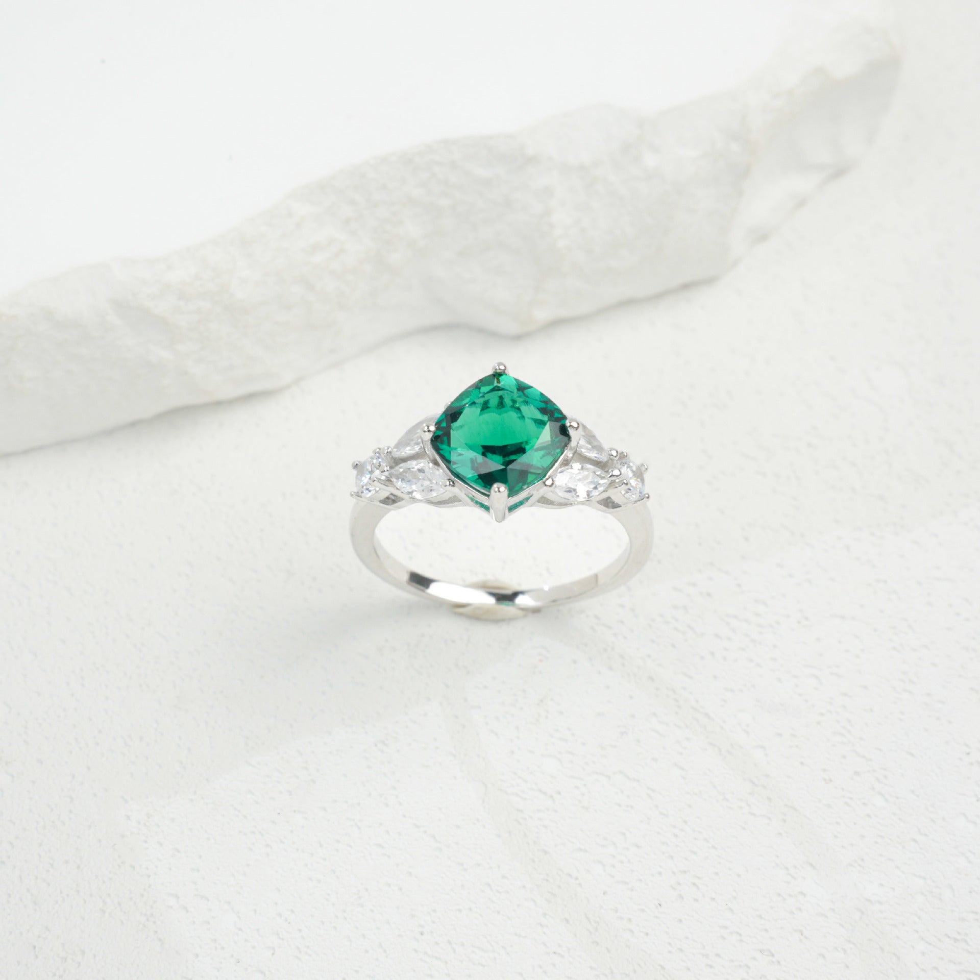 S925 Sterling Silver Lab Emerald Halo Ring, Premium Delicate Gift - Photo 2