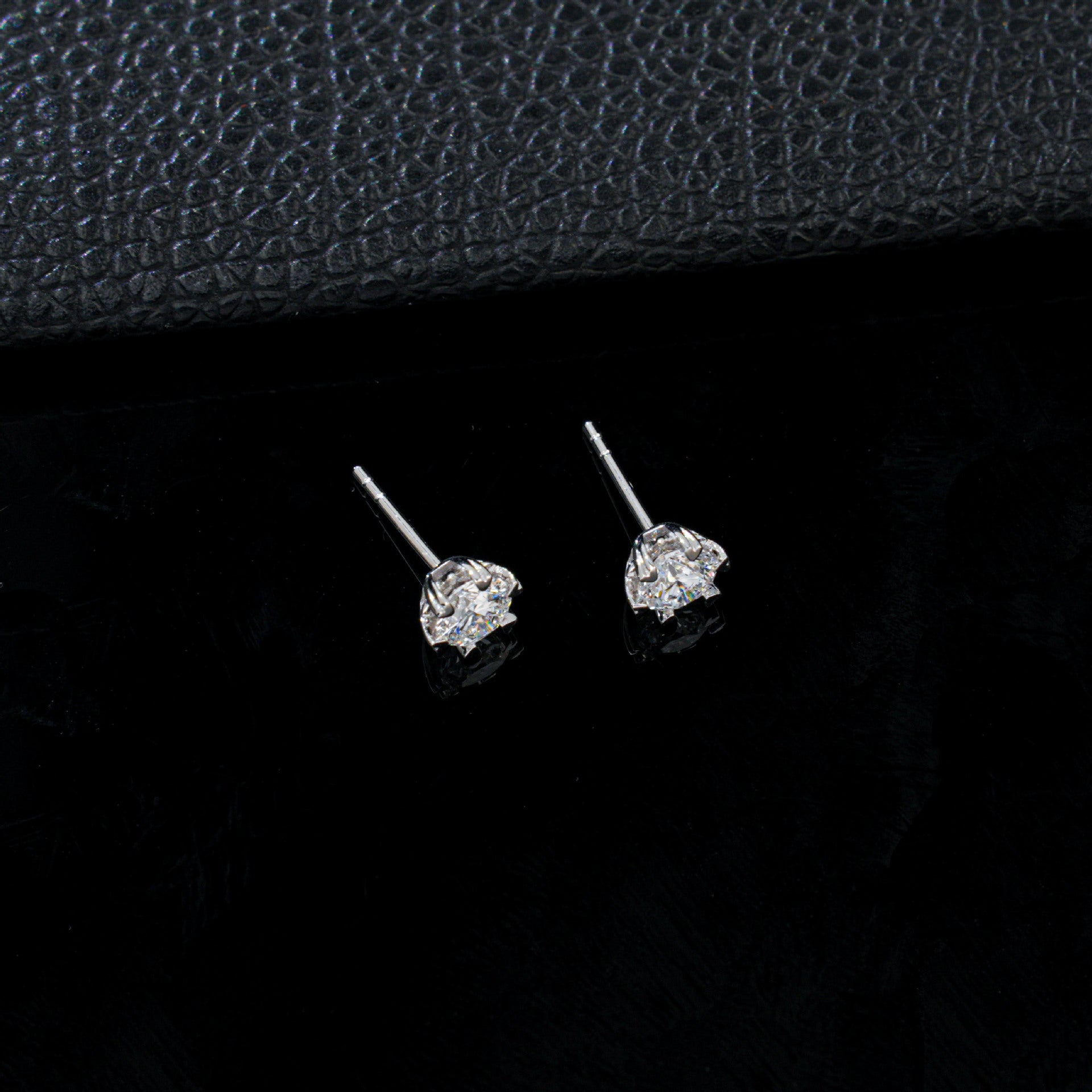 S925 Silver Sunflower Heart Prong Round Stone Stud Earrings, Simple Solitaire Earrings - Photo 4