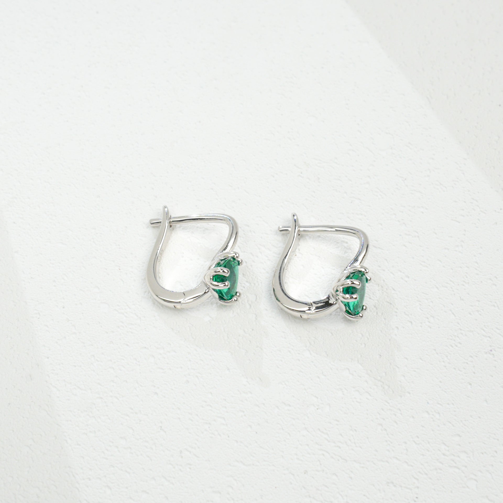 S925 Silver Triangle Lab Emerald Ear Cuff, Simple Green Gemstone - Photo 4