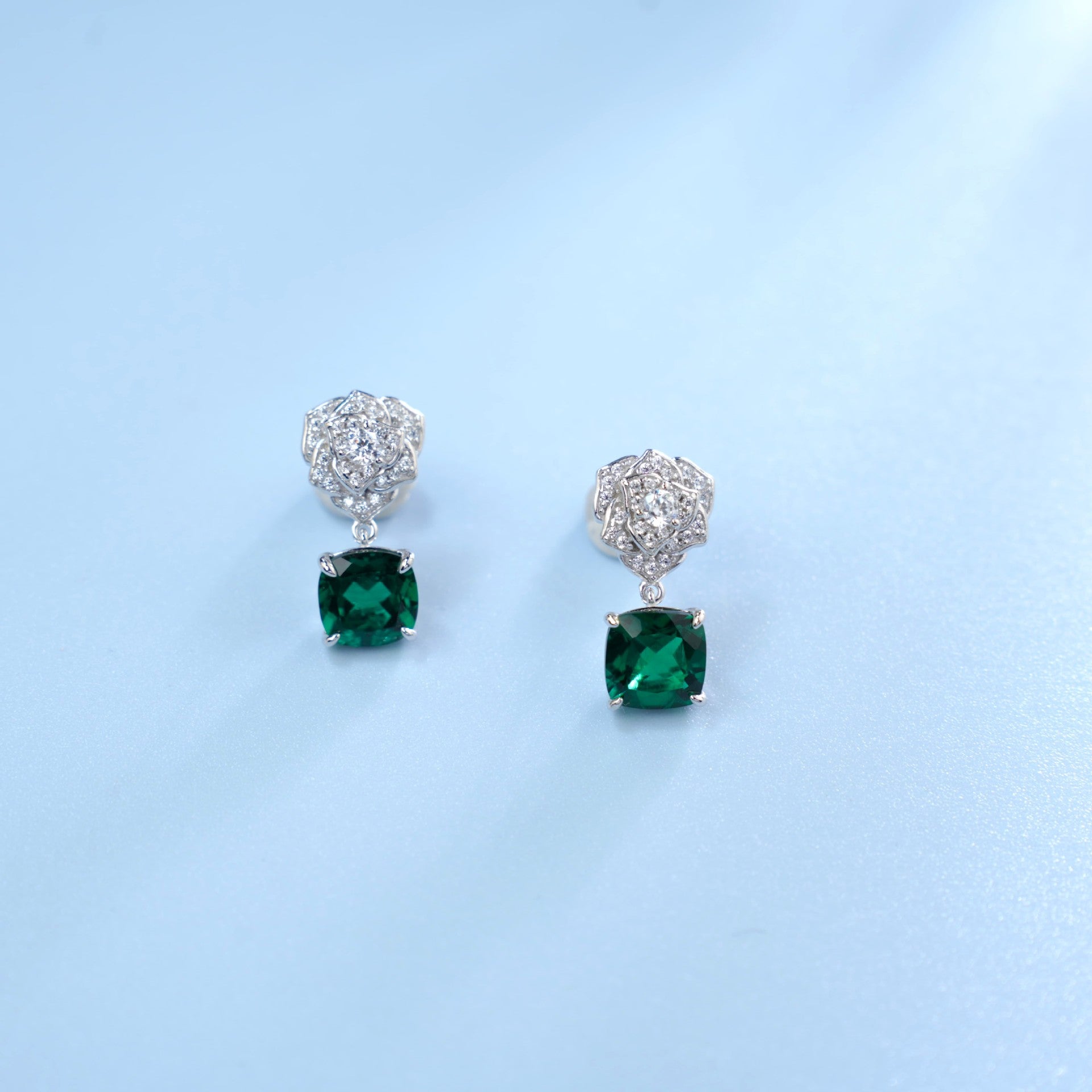 S925 Silver 3D Camellia Lab Emerald Drop Earrings, French Gemstone Flower - Photo 3