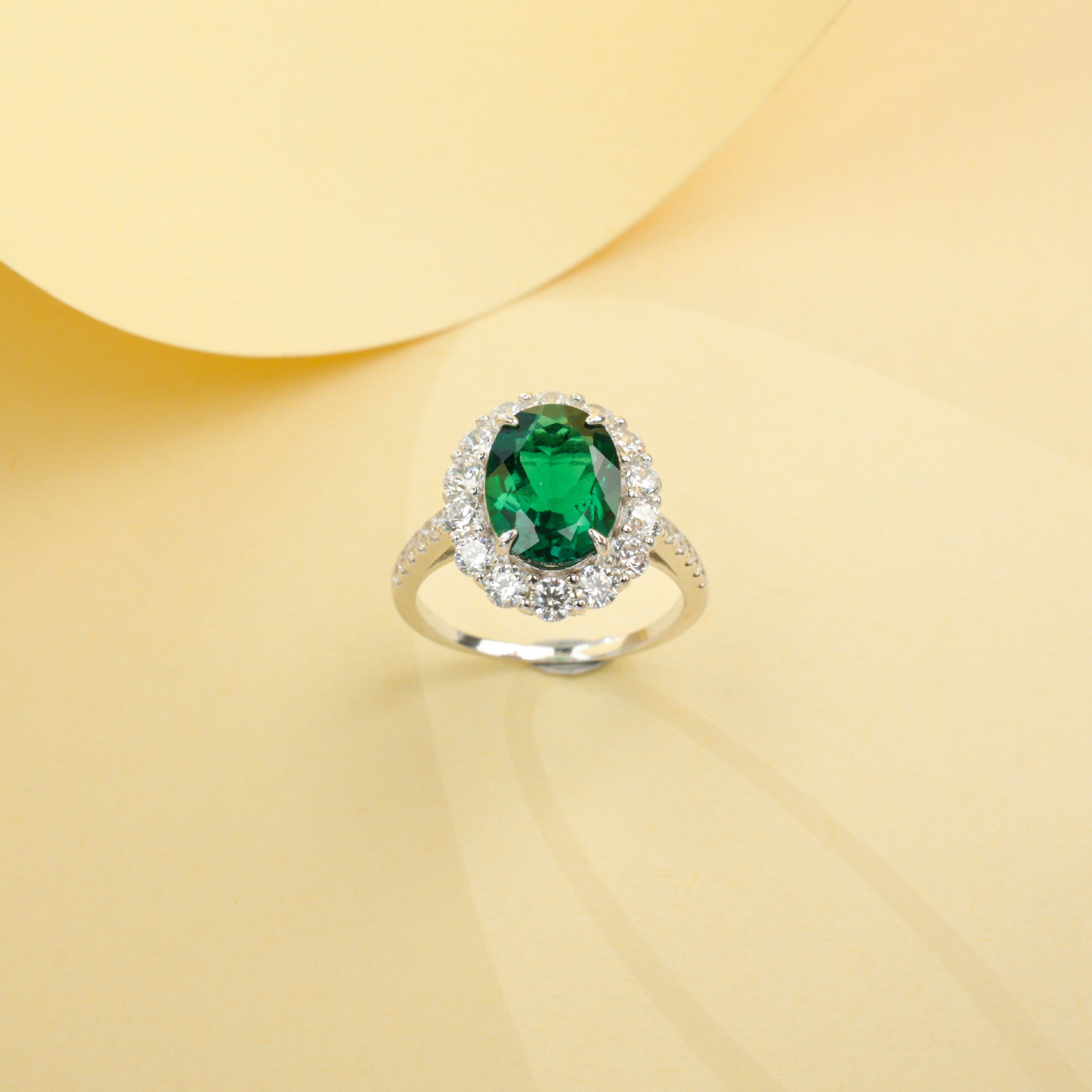S925 Sterling Silver Lab Emerald Oval Ring, Elegant Versatile for Women - Photo 3
