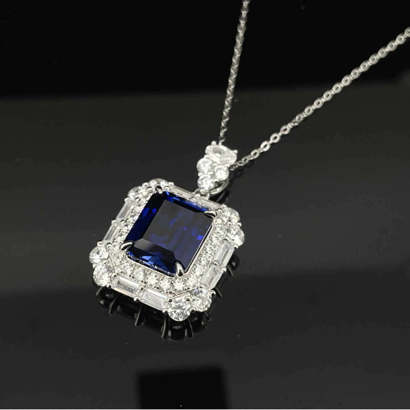 925 Sterling Silver Lab Sapphire Square Double-Pave Pendant Choker, Vintage Palace - Photo 2
