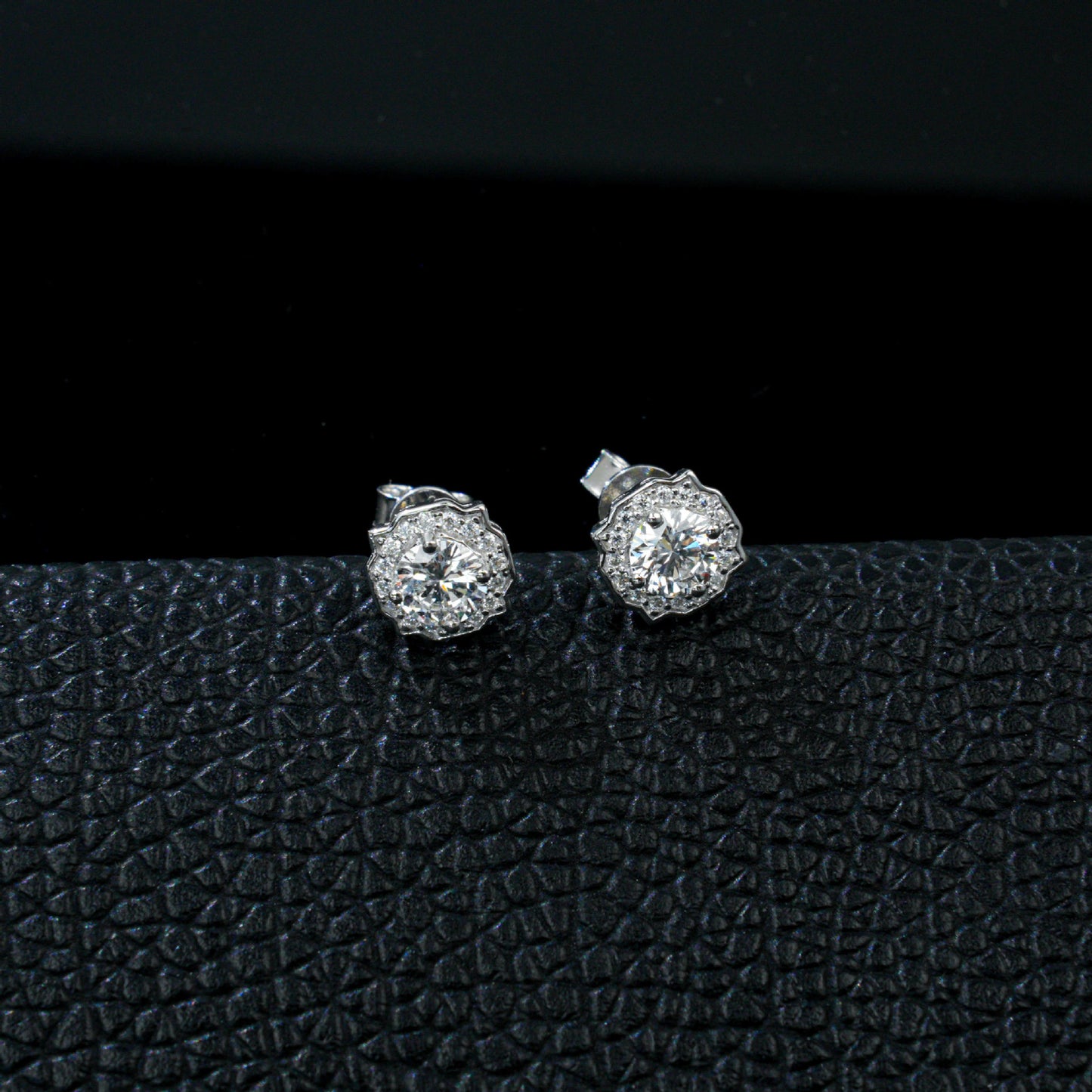 925 Silver Scalloped Square Halo 4-Claw Stud Earrings, Full Diamond Versatile - Photo 3