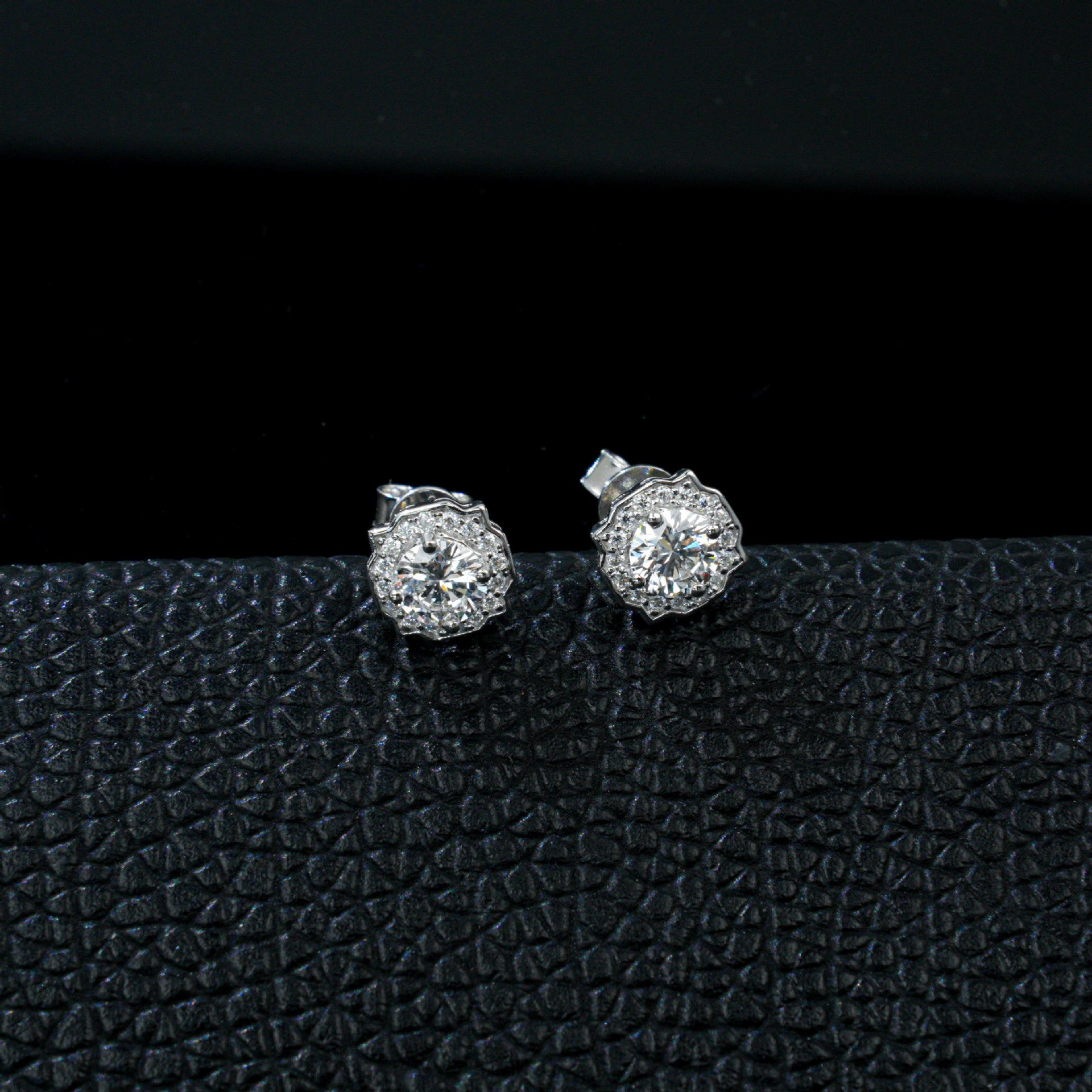 925 Silver Scalloped Square Halo 4-Claw Stud Earrings, Full Diamond Versatile - Photo 3