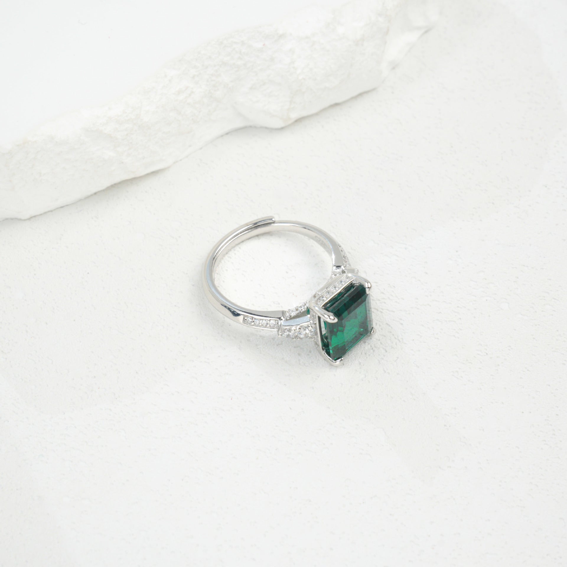 S925 Silver Lab Emerald Ring 4-Claw Side Diamond, Evening Wedding Gift - Photo 4