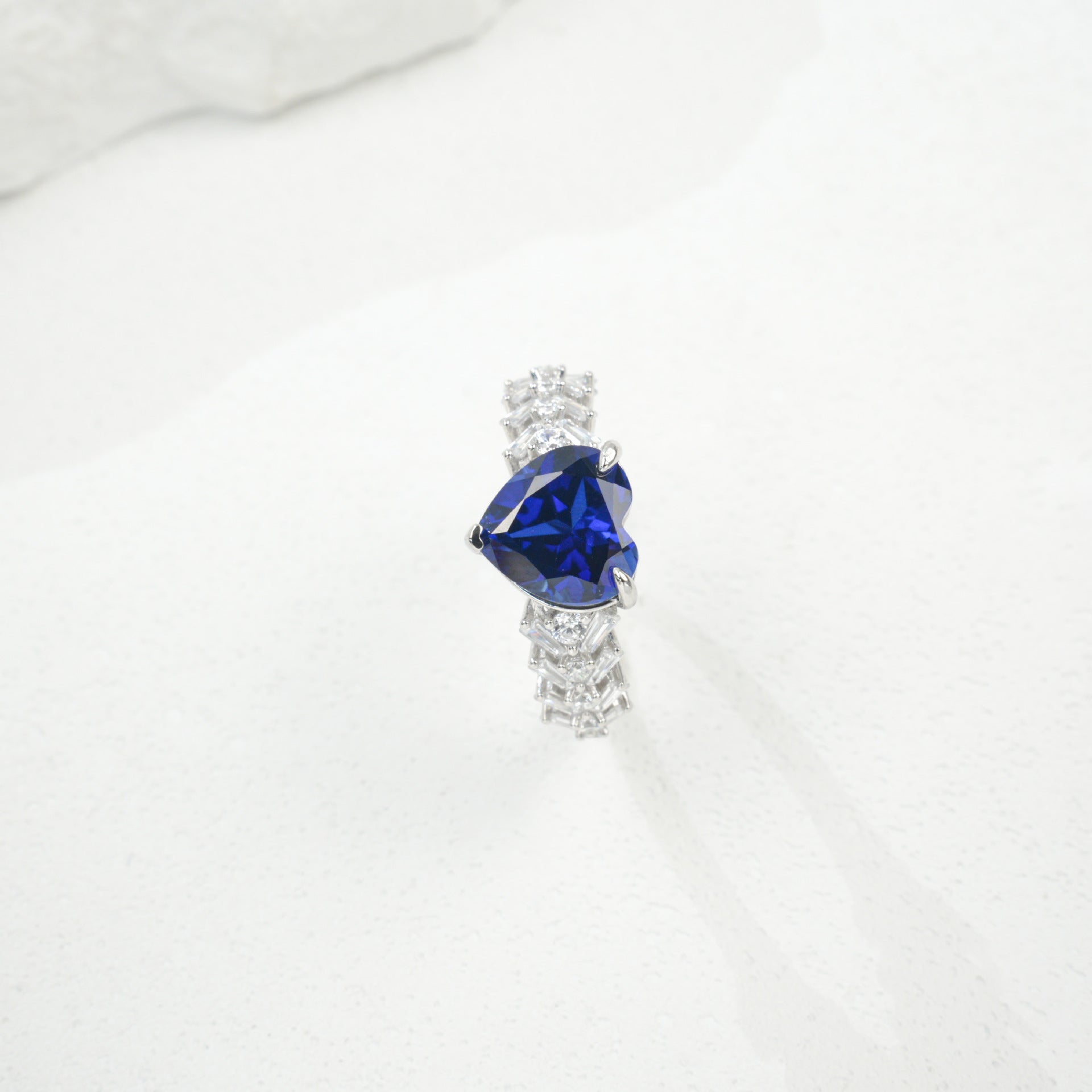 S925 Sterling Silver Lab Sapphire Heart-Cut Ring, Versatile for Women - Photo 3