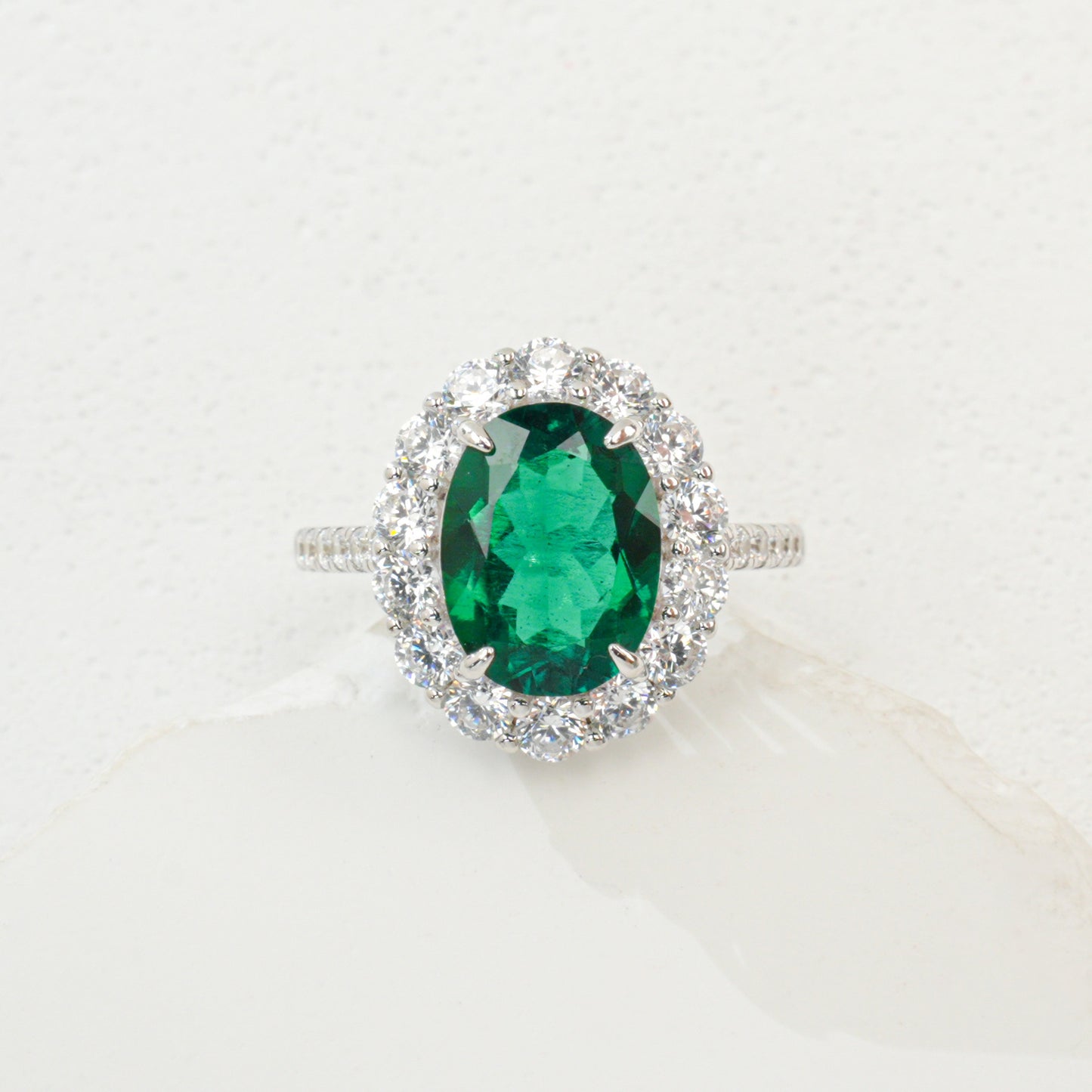 S925 Sterling Silver Lab Emerald Oval Ring, Elegant Versatile for Women - Photo 2