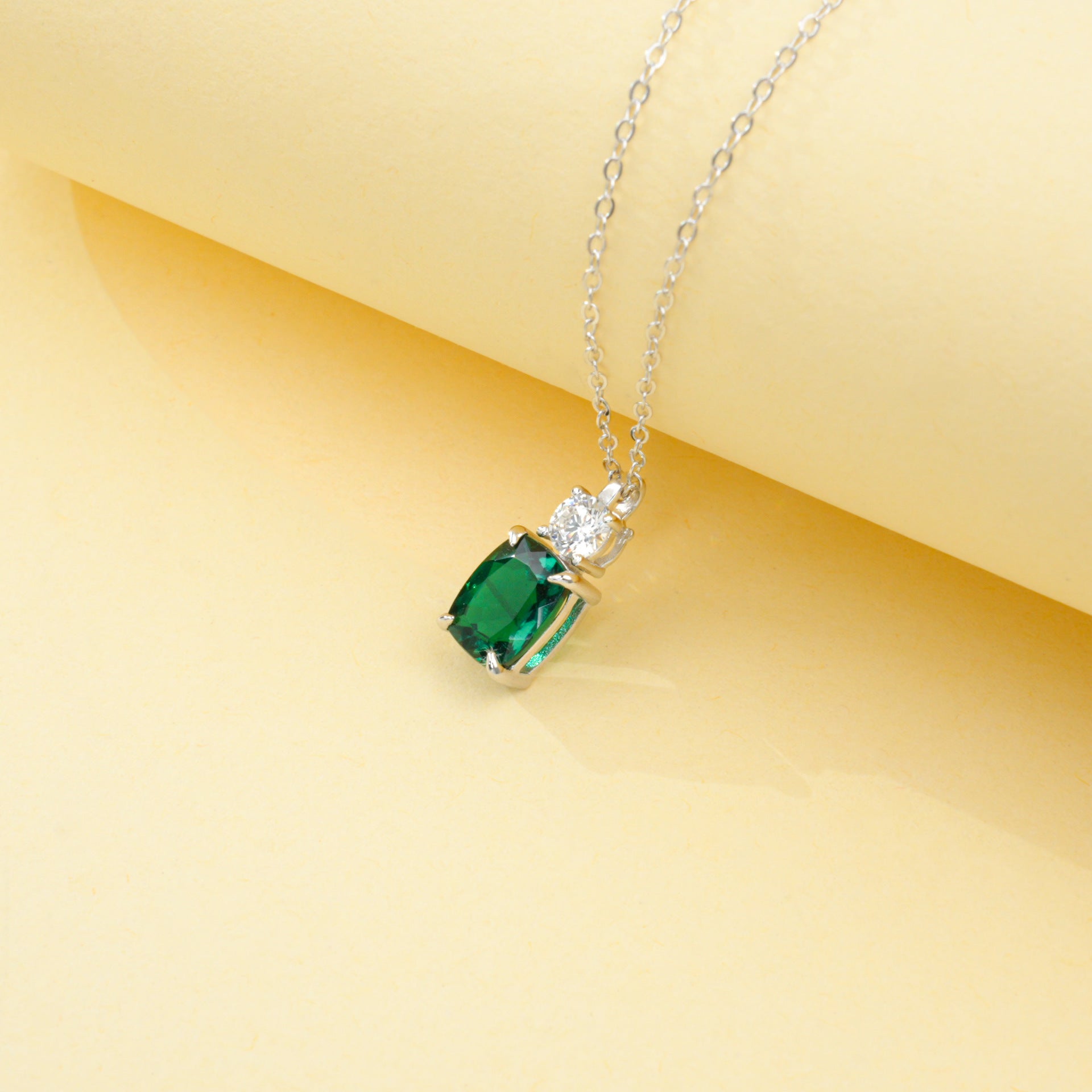 S925 Sterling Silver Lab Emerald Choker Necklace - Photo 2