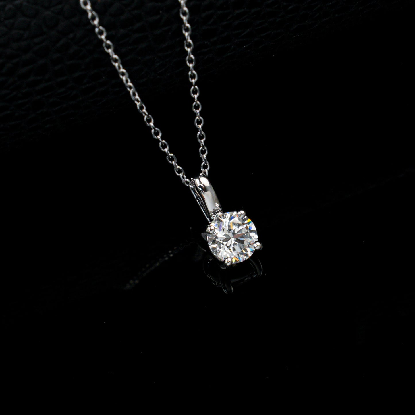 S925 Sterling Silver Lab Diamond Solitaire Four-Prong Bull-Head Choker Necklace, Versatile for Women - Photo 2