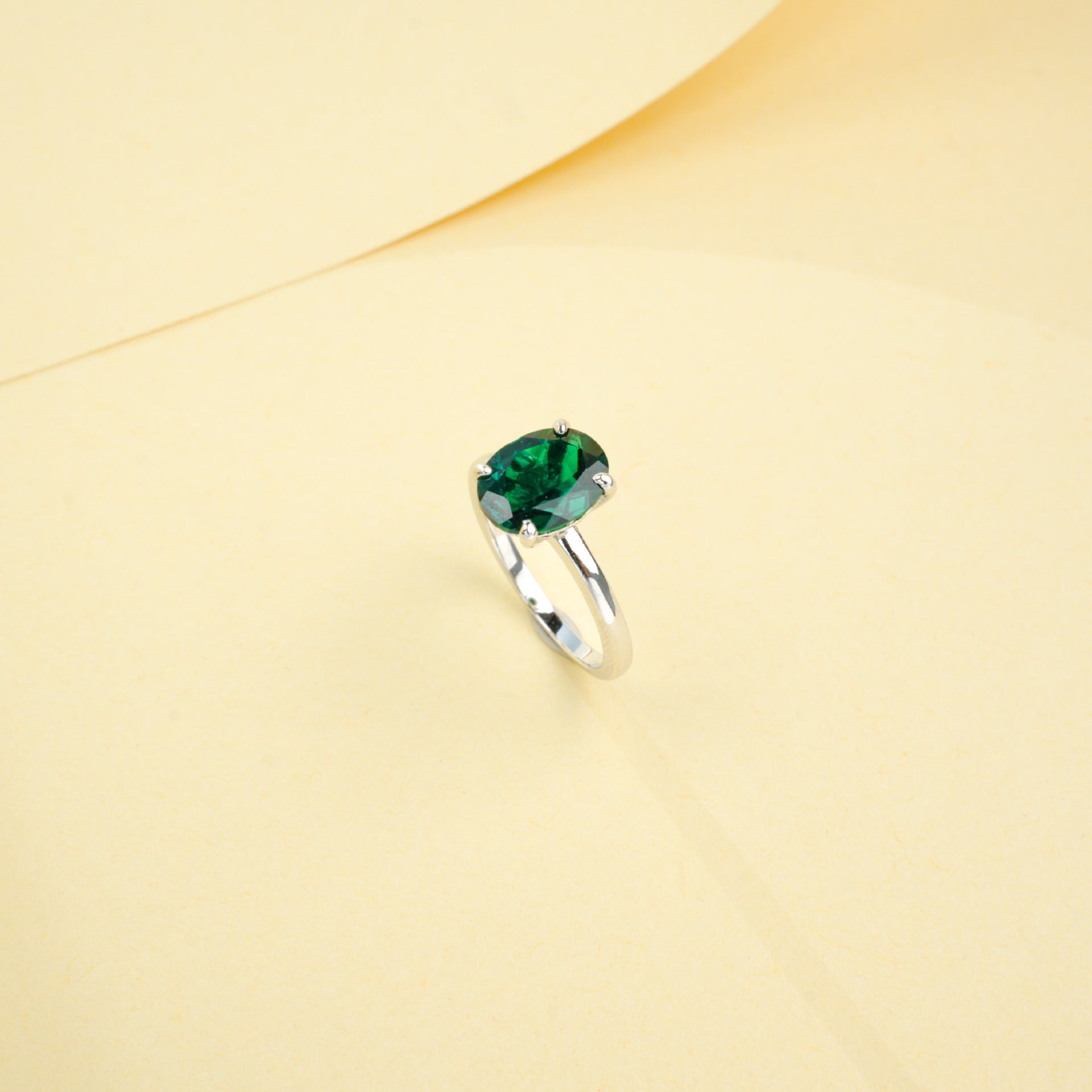 925 Sterling Silver Lab Emerald Ring Oval Centre Classic 4-Claw Setting, Premium Skin-Brightening - Photo 3