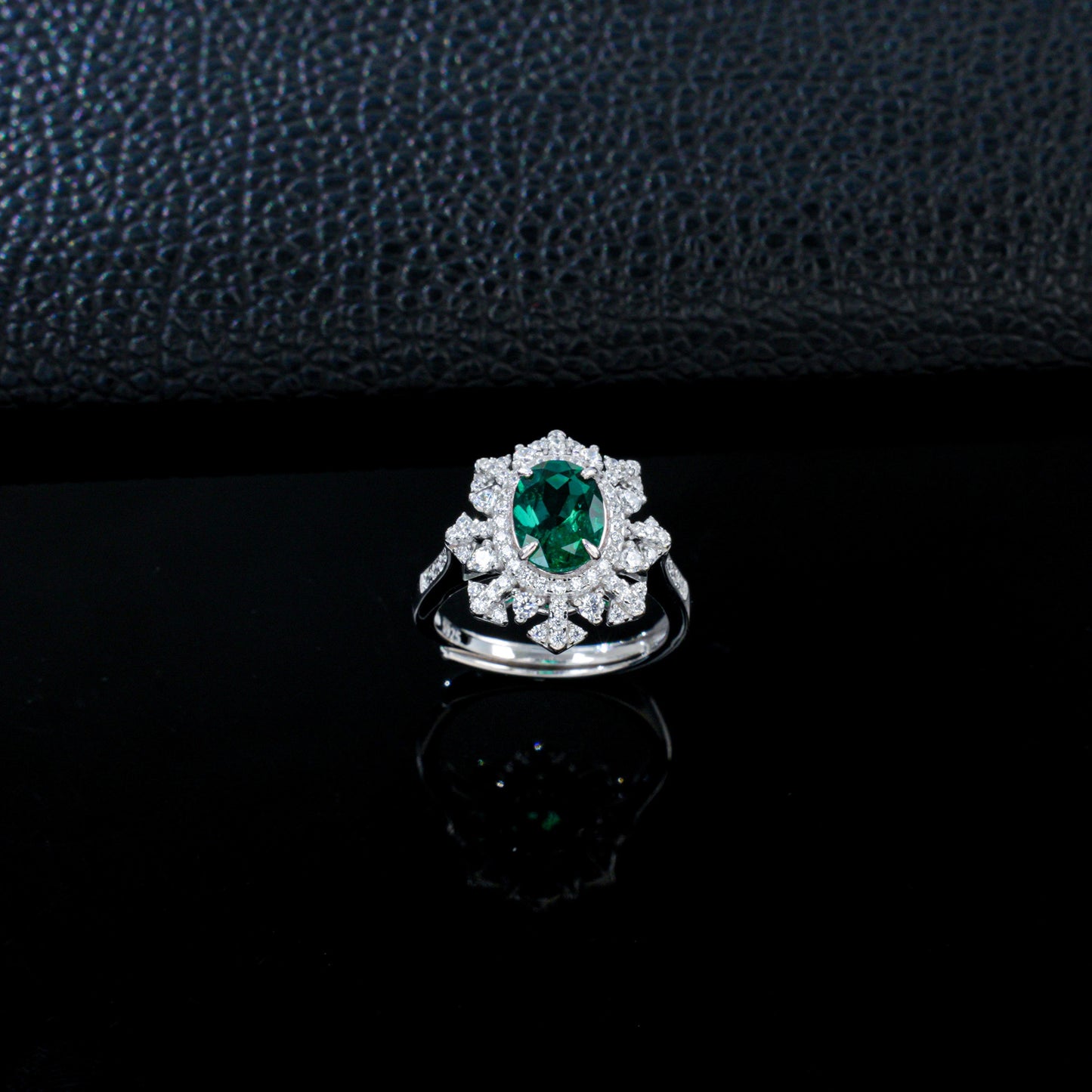 S925 Sterling Silver Lab Emerald Snowflake Halo Ring, Premium Gift for Women - Photo 2