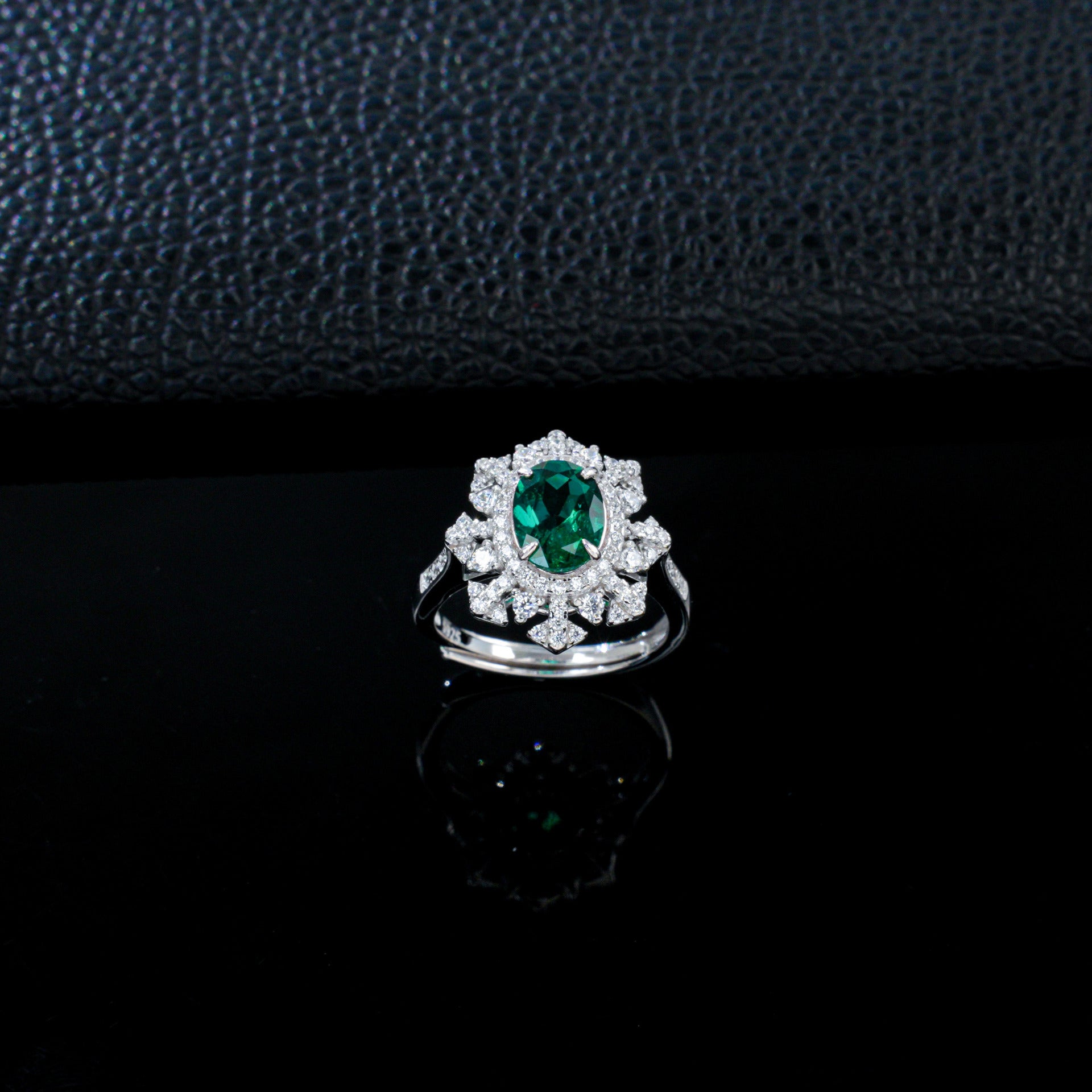 S925 Sterling Silver Lab Emerald Snowflake Halo Ring, Premium Gift for Women - Photo 2