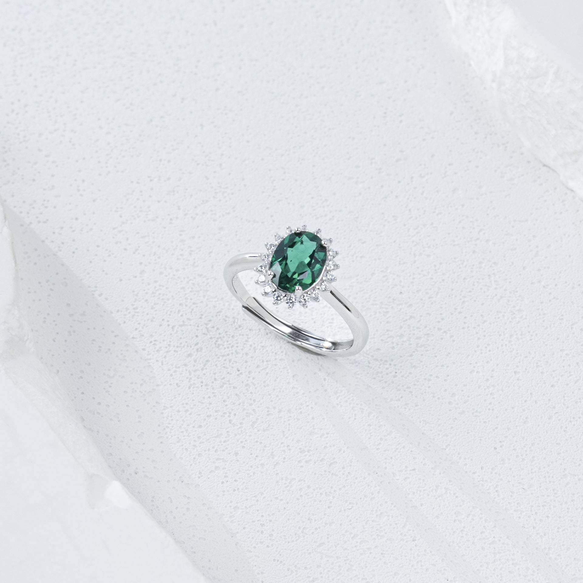 S925 Silver Oval Emerald Open Ring, Classic Halo Design - Photo 4