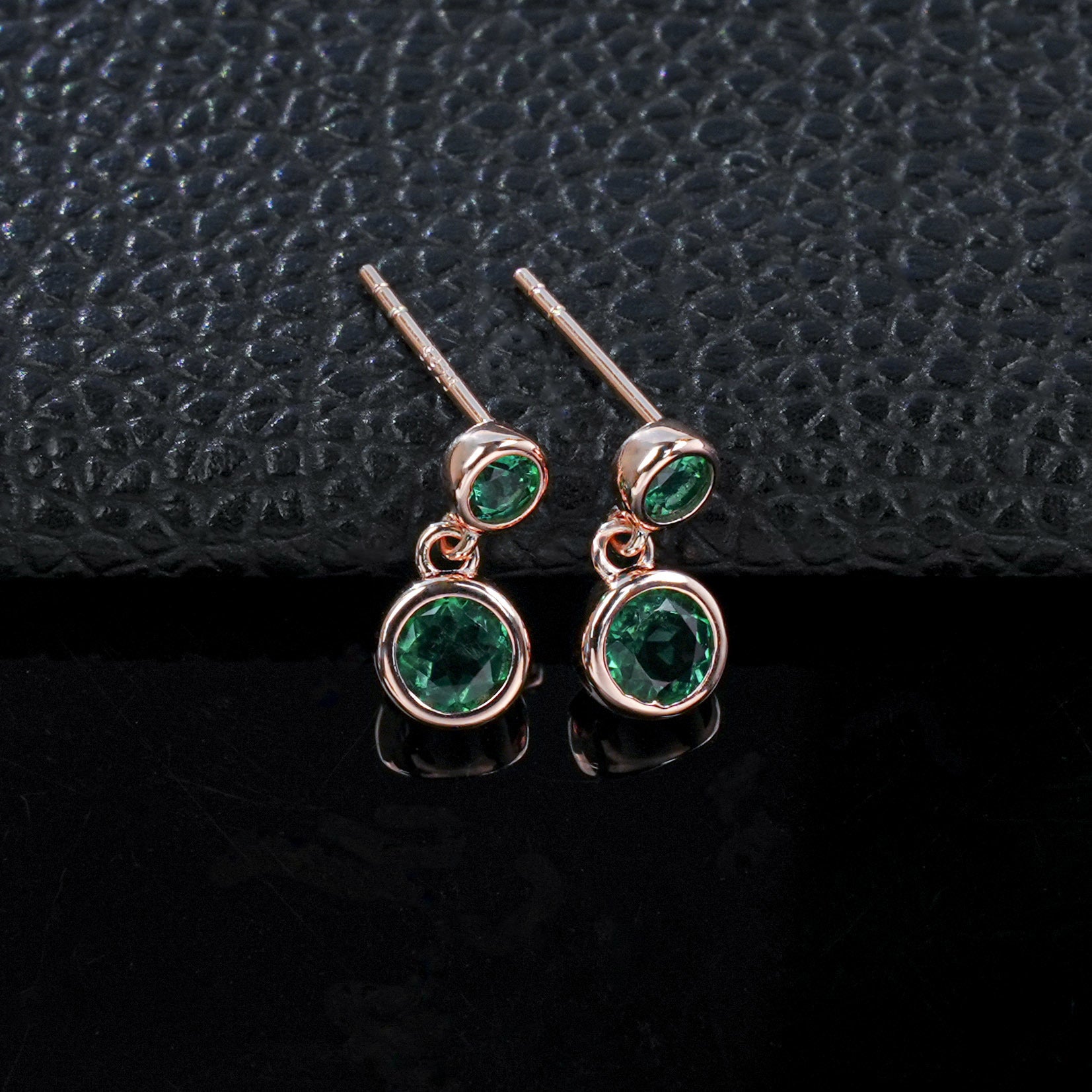 S925 Silver Double-Layer Lab Emerald Stud Earrings, Double Round Simple - Photo 2