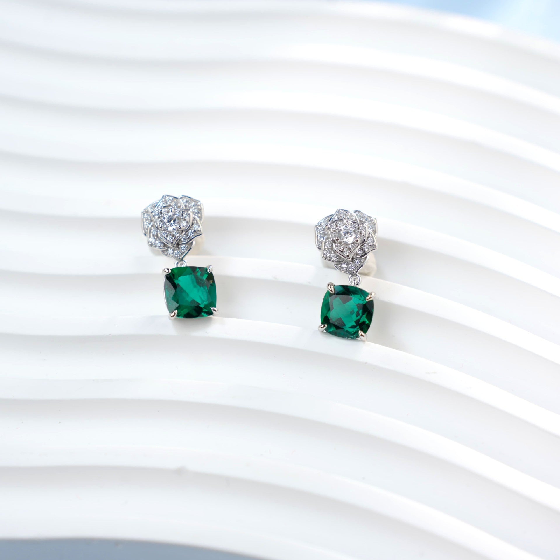 S925 Silver 3D Camellia Lab Emerald Drop Earrings, French Gemstone Flower - Photo 6