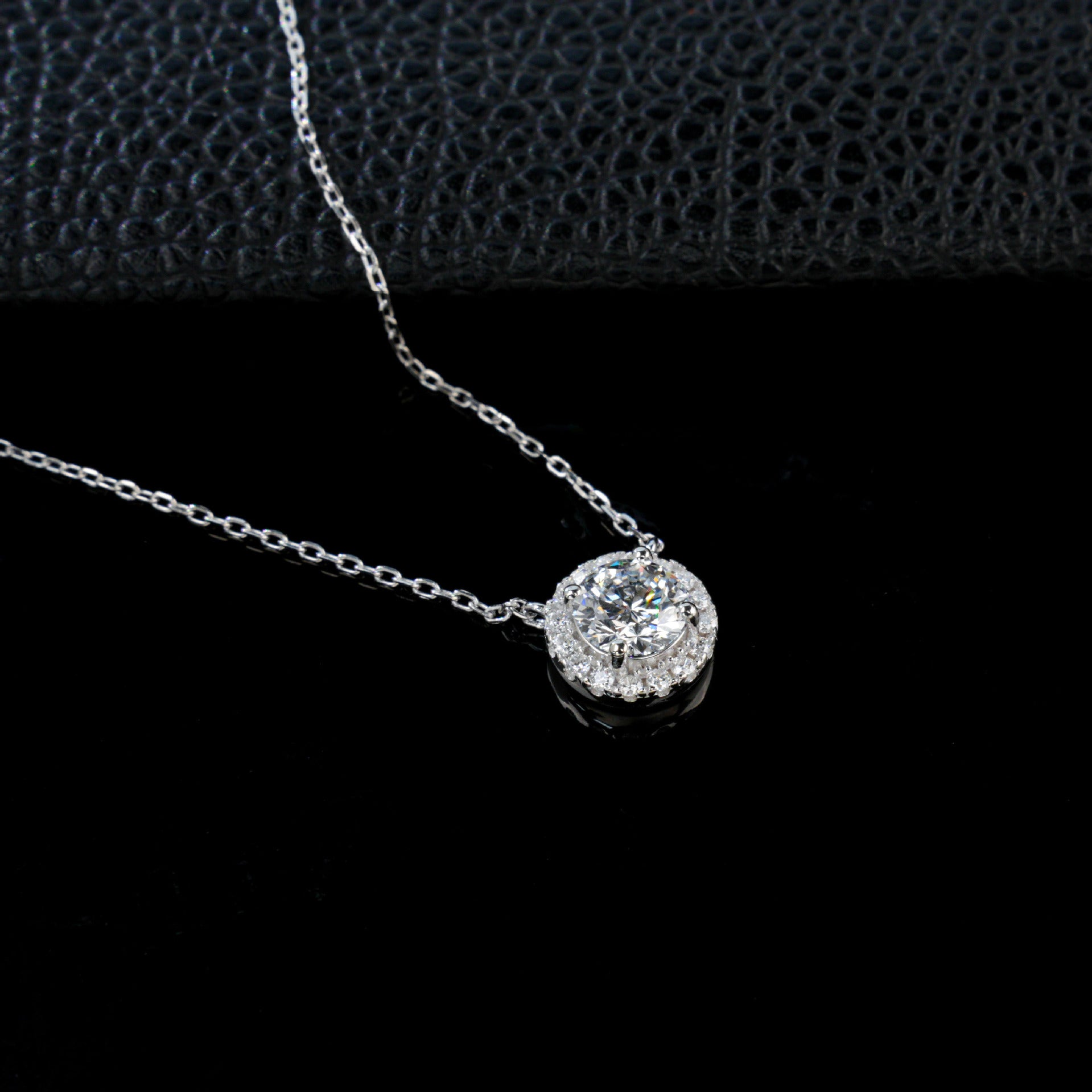 S925 Silver 4-Claw Halo Solitaire Necklace, Classic Necklace Holiday - Photo 4