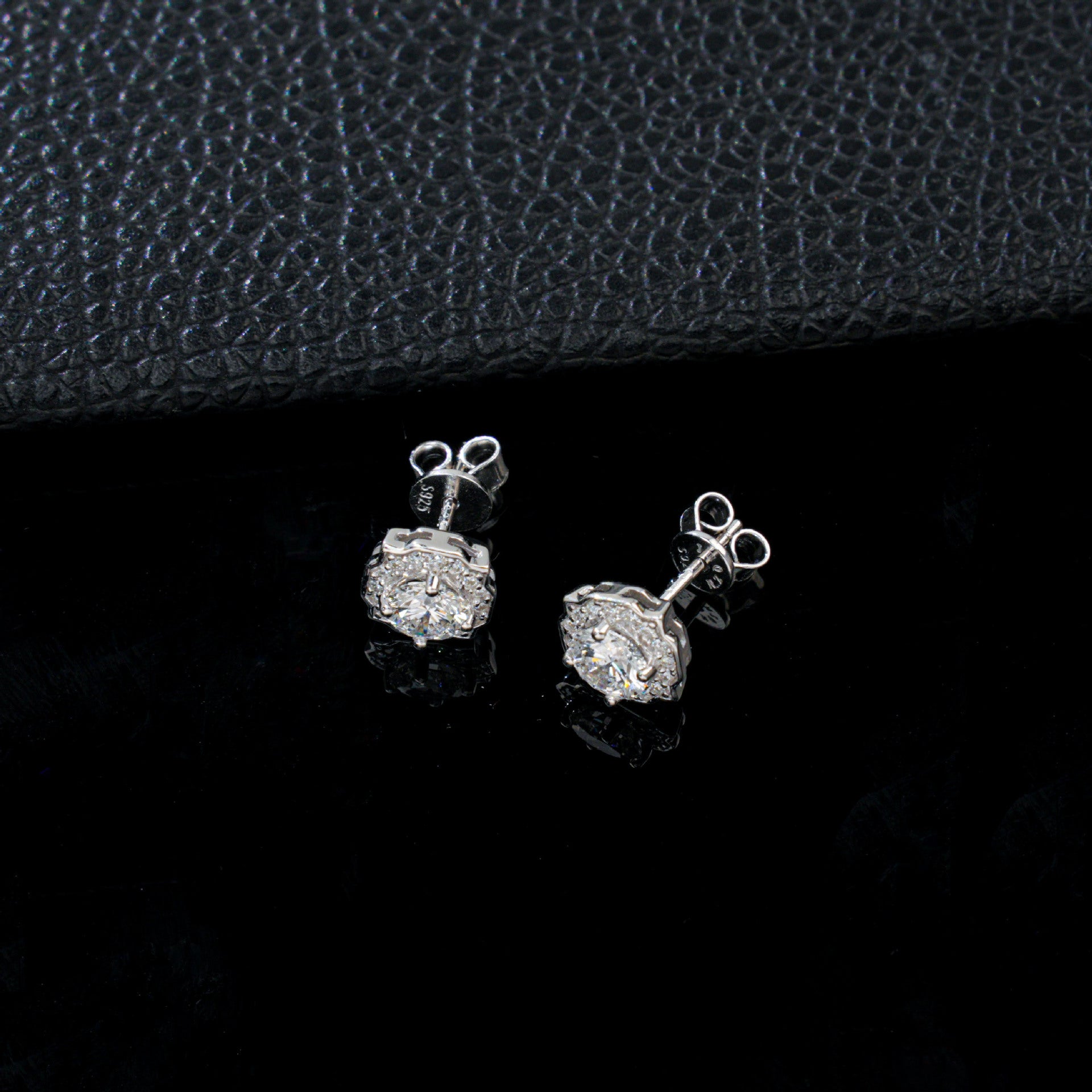 925 Silver Scalloped Square Halo 4-Claw Stud Earrings, Full Diamond Versatile - Photo 4