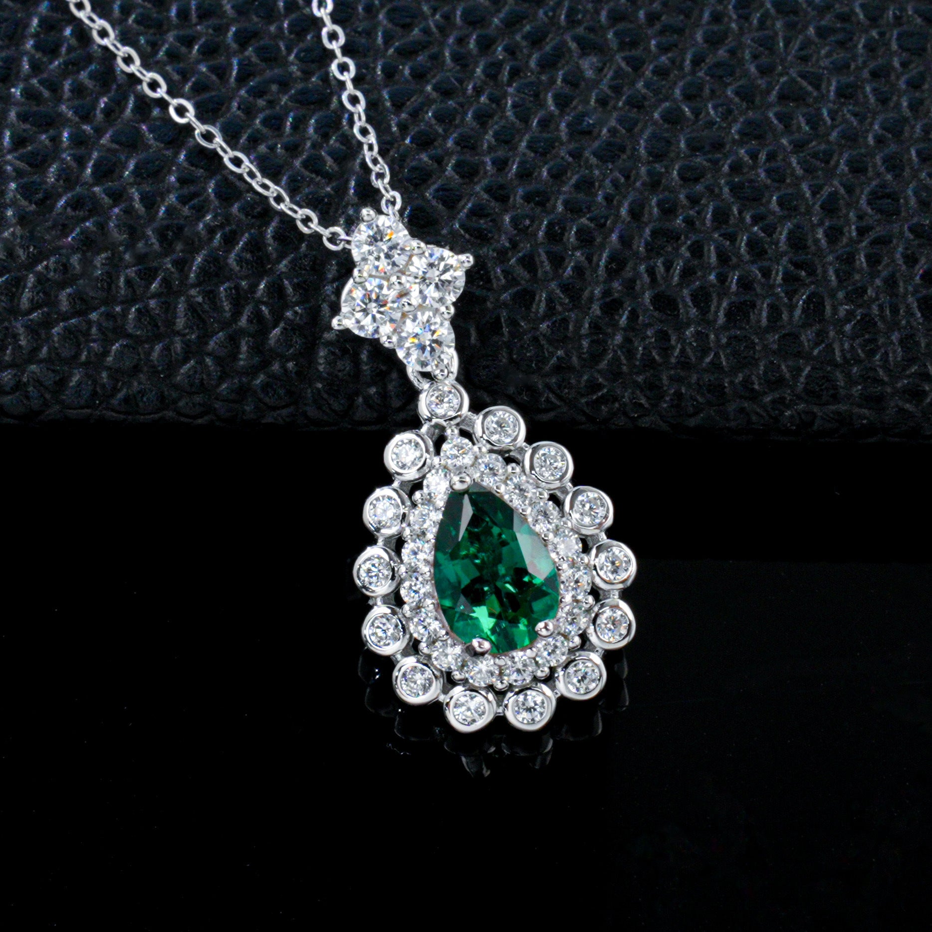 S925 Silver Teardrop Lab Emerald Double-Layer Halo Pendant Necklace, Palace Evening - Photo 2