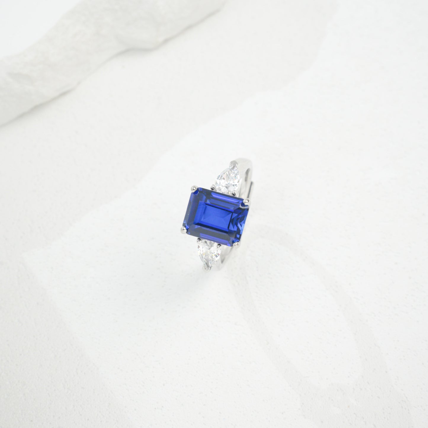 925 Sterling Silver Lab Sapphire Three-Stone Closed Ring, Vintage Premium - Photo 3