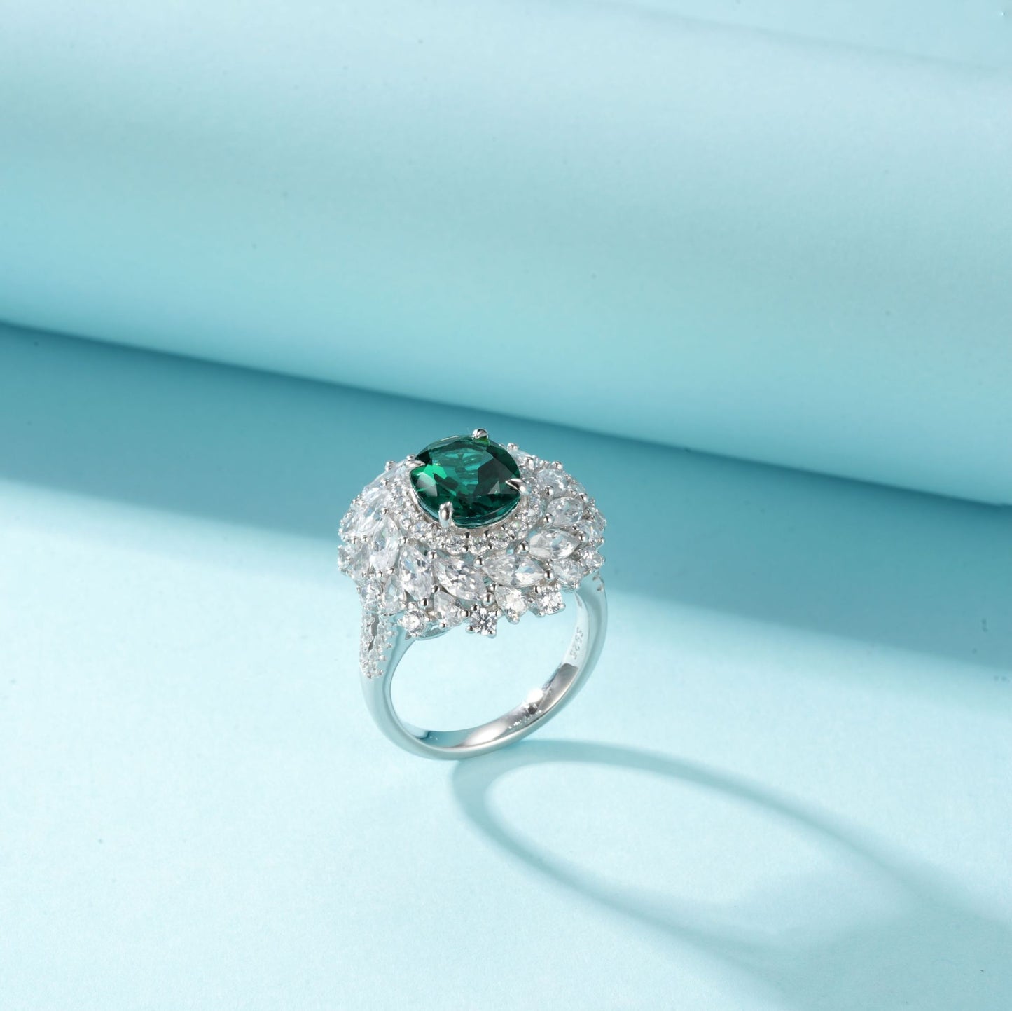 Vintage Emerald Necklace, French Classic Premium - Photo 3